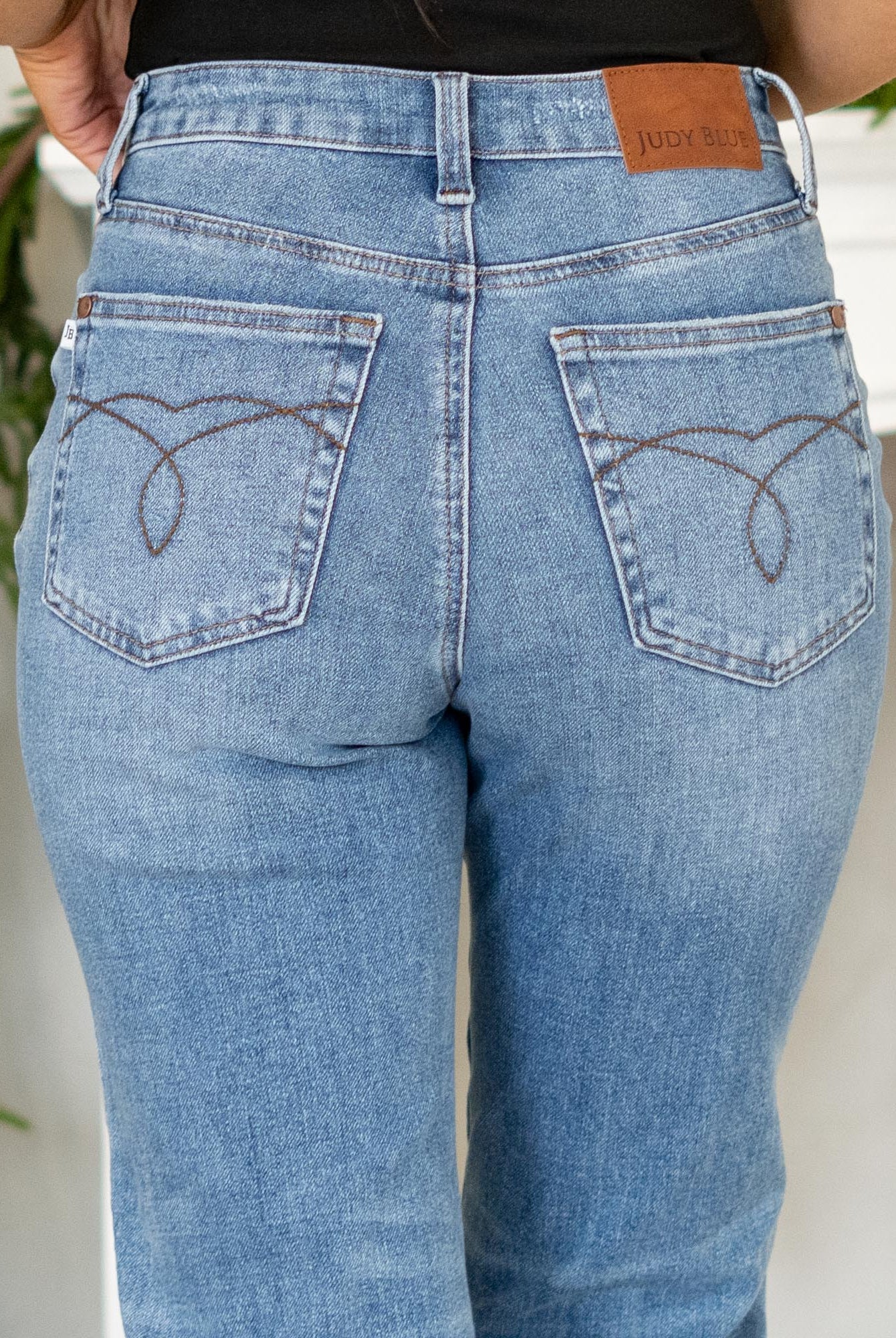 Judy Blue
Criss-cross waist, soft stretch, light distressing—your new easy, flattering boyfriend jean with a single cuff finish.
Color: Medium Blue
Cut: Boyfriend, 28" Inseam*
Rise: High Rise, 10.25" Front Rise*
Material: 81% Cotton, 16% Poly, 3% Spandex
Stitching: Classic
Fly: Zipper
Style #: Style # JB881003 | # 881003
*Measured on the smallest size, measurements may vary by size.
Contact us for any additional measurements or sizing.