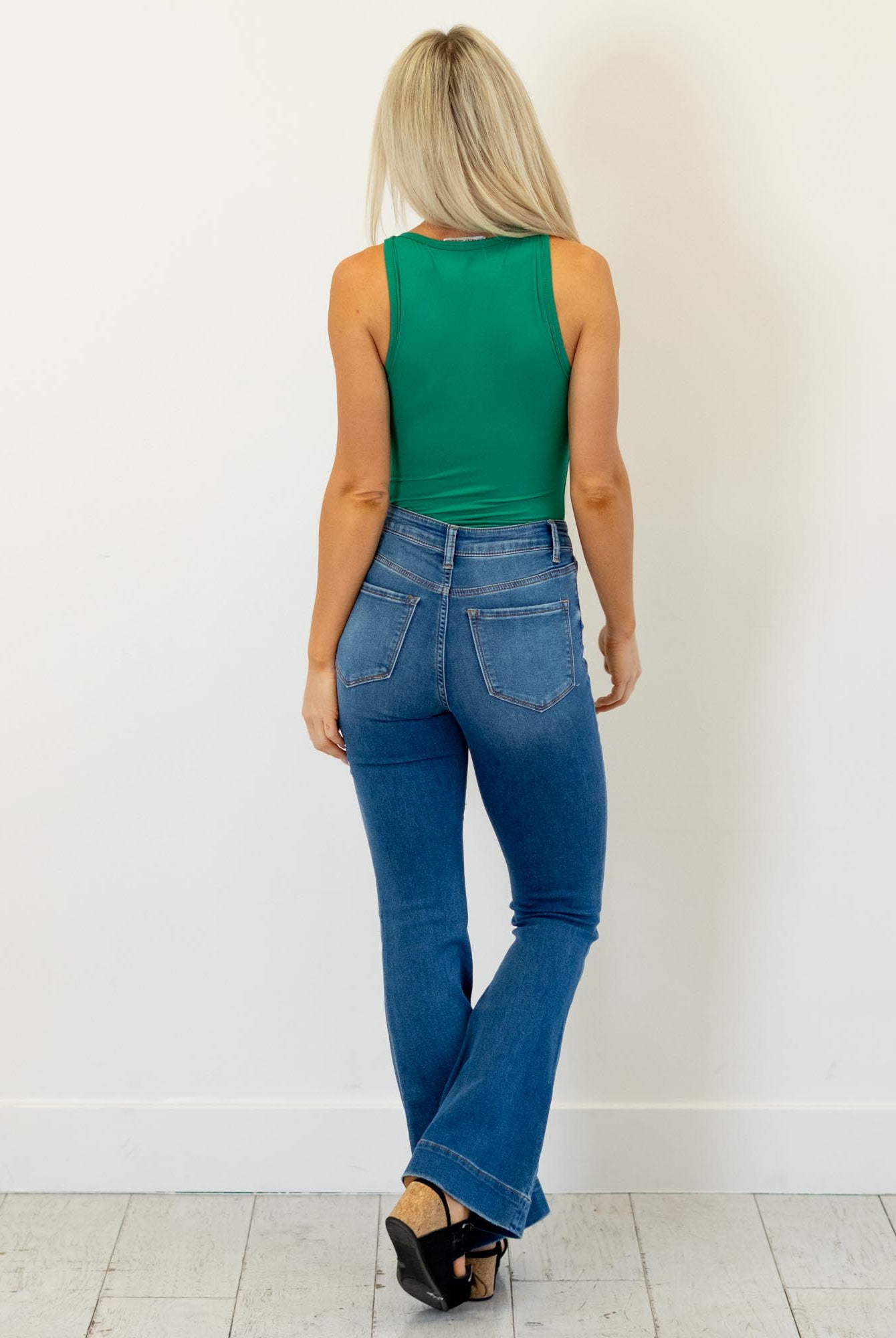 Lovervet by VERVET
Designed with a super high rise and a clean, elongated flare, this style brings effortless polish to everyday denim. The full-length silhouette and tailored trouser hem create a sleek, elevated look that flatters from every angle. Crafted from comfort stretch denim, they offer structure with just the right amount of give. A timeless medium wash makes these easy to dress up or down.
Color Name: Glorious Bluss
Color: Medium Blue
Cut: Flare, 32" Inseam*
Rise: High-Rise, 11" Front R
