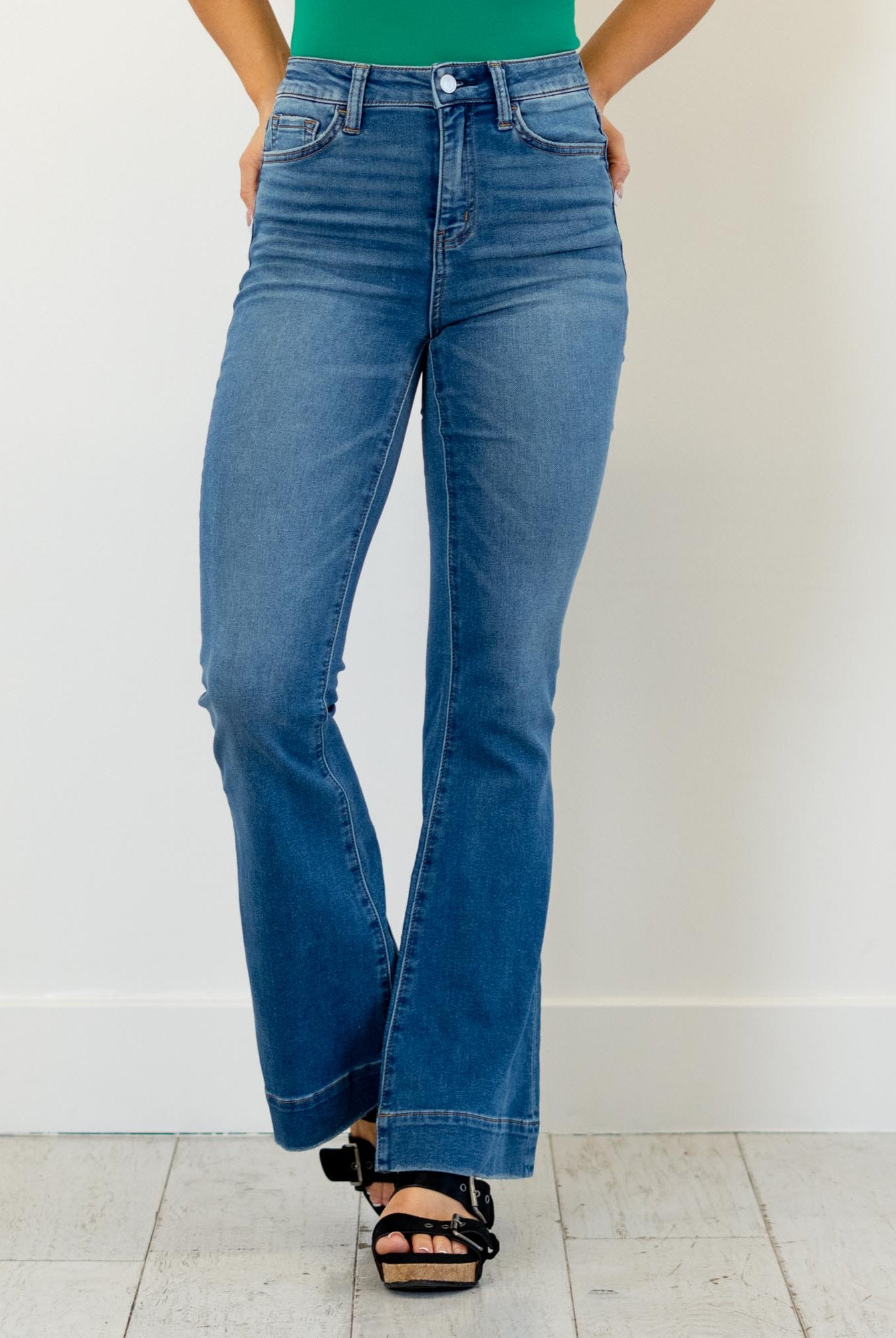 Lovervet by VERVET
Designed with a super high rise and a clean, elongated flare, this style brings effortless polish to everyday denim. The full-length silhouette and tailored trouser hem create a sleek, elevated look that flatters from every angle. Crafted from comfort stretch denim, they offer structure with just the right amount of give. A timeless medium wash makes these easy to dress up or down.
Color Name: Glorious Bluss
Color: Medium Blue
Cut: Flare, 32" Inseam*
Rise: High-Rise, 11" Front R