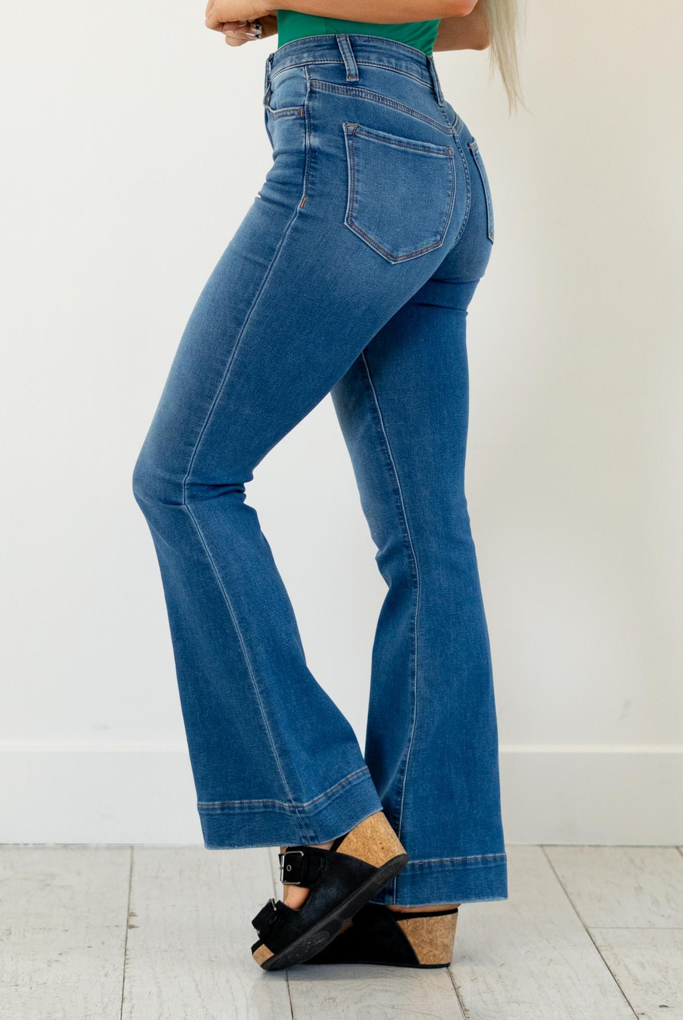 Lovervet by VERVET
Designed with a super high rise and a clean, elongated flare, this style brings effortless polish to everyday denim. The full-length silhouette and tailored trouser hem create a sleek, elevated look that flatters from every angle. Crafted from comfort stretch denim, they offer structure with just the right amount of give. A timeless medium wash makes these easy to dress up or down.
Color Name: Glorious Bluss
Color: Medium Blue
Cut: Flare, 32" Inseam*
Rise: High-Rise, 11" Front R