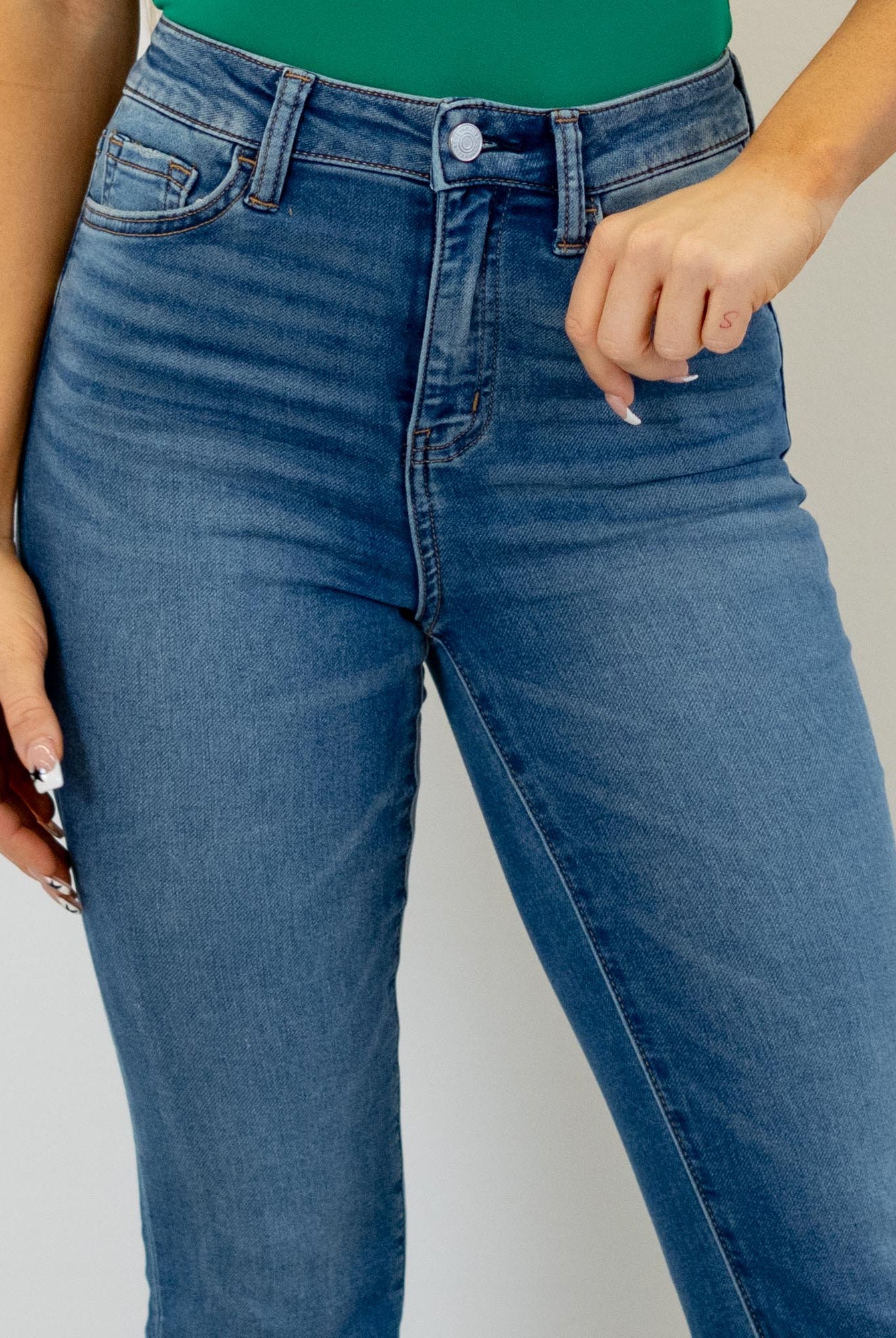 Lovervet by VERVET
Designed with a super high rise and a clean, elongated flare, this style brings effortless polish to everyday denim. The full-length silhouette and tailored trouser hem create a sleek, elevated look that flatters from every angle. Crafted from comfort stretch denim, they offer structure with just the right amount of give. A timeless medium wash makes these easy to dress up or down.
Color Name: Glorious Bluss
Color: Medium Blue
Cut: Flare, 32" Inseam*
Rise: High-Rise, 11" Front R