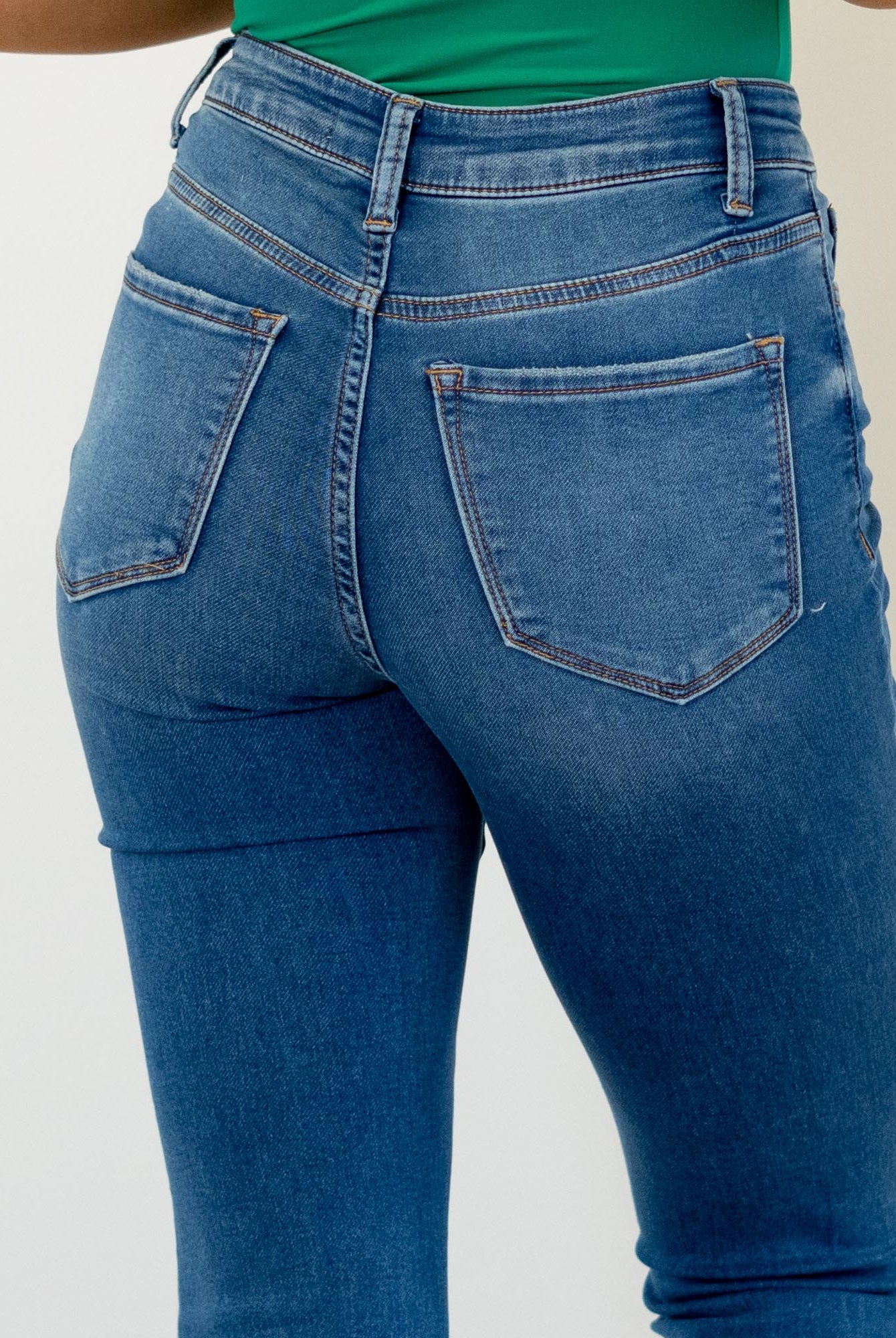 Lovervet by VERVET
Designed with a super high rise and a clean, elongated flare, this style brings effortless polish to everyday denim. The full-length silhouette and tailored trouser hem create a sleek, elevated look that flatters from every angle. Crafted from comfort stretch denim, they offer structure with just the right amount of give. A timeless medium wash makes these easy to dress up or down.
Color Name: Glorious Bluss
Color: Medium Blue
Cut: Flare, 32" Inseam*
Rise: High-Rise, 11" Front R