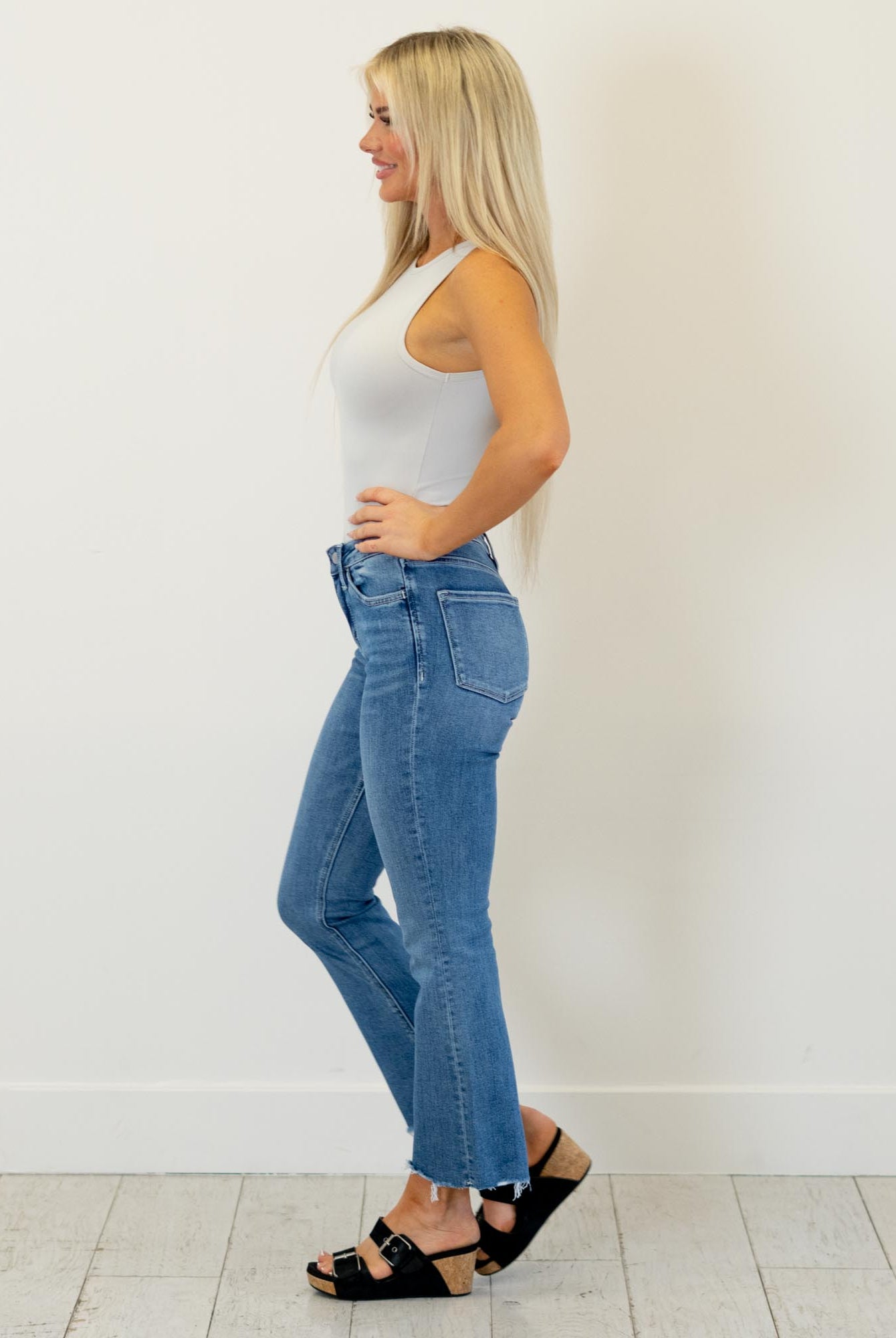 Lovervet by VERVET
A flattering high rise meets a modern kick flare in this easy, everyday style. The cropped length and uneven raw hem add just the right amount of edge, while the medium wash keeps it effortlessly wearable. Made with comfort stretch denim, these jeans move with you without losing their shape. An elevated staple you’ll reach for season after season.
Color Name: Perfectly
Color: Medium Blue
Cut: Cropped Falre, 27" Inseam*
Rise: High-Rise, 10" Front Rise*
Material: 93% COTTON, 5% P