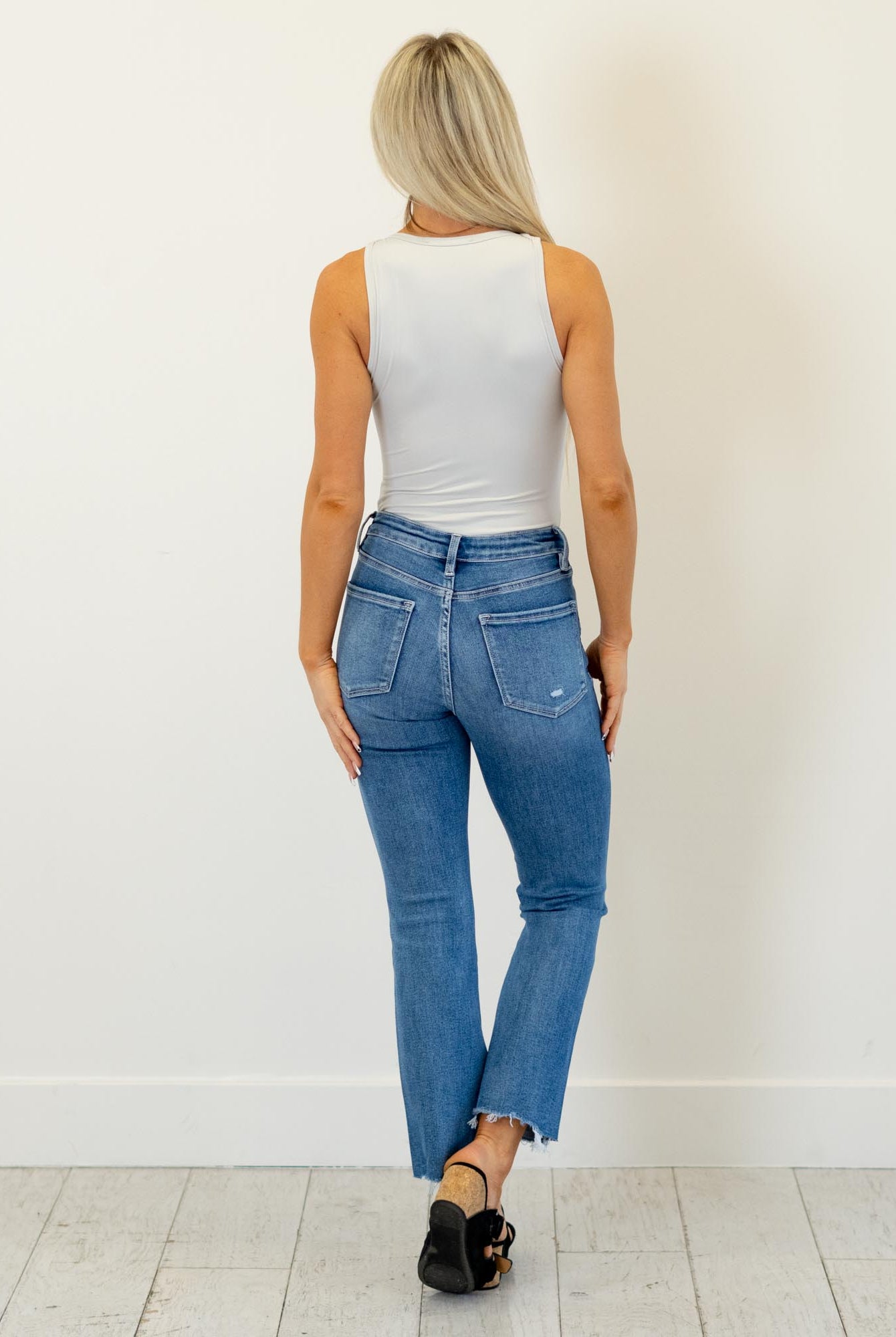 Lovervet by VERVET
A flattering high rise meets a modern kick flare in this easy, everyday style. The cropped length and uneven raw hem add just the right amount of edge, while the medium wash keeps it effortlessly wearable. Made with comfort stretch denim, these jeans move with you without losing their shape. An elevated staple you’ll reach for season after season.
Color Name: Perfectly
Color: Medium Blue
Cut: Cropped Falre, 27" Inseam*
Rise: High-Rise, 10" Front Rise*
Material: 93% COTTON, 5% P