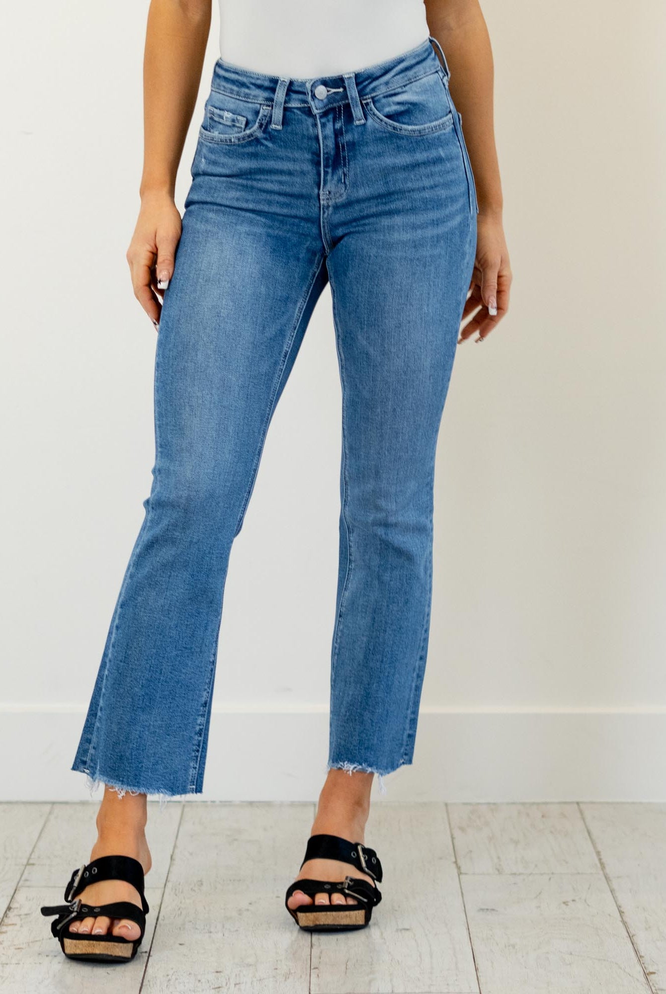 Lovervet by VERVET
A flattering high rise meets a modern kick flare in this easy, everyday style. The cropped length and uneven raw hem add just the right amount of edge, while the medium wash keeps it effortlessly wearable. Made with comfort stretch denim, these jeans move with you without losing their shape. An elevated staple you’ll reach for season after season.
Color Name: Perfectly
Color: Medium Blue
Cut: Cropped Falre, 27" Inseam*
Rise: High-Rise, 10" Front Rise*
Material: 93% COTTON, 5% P