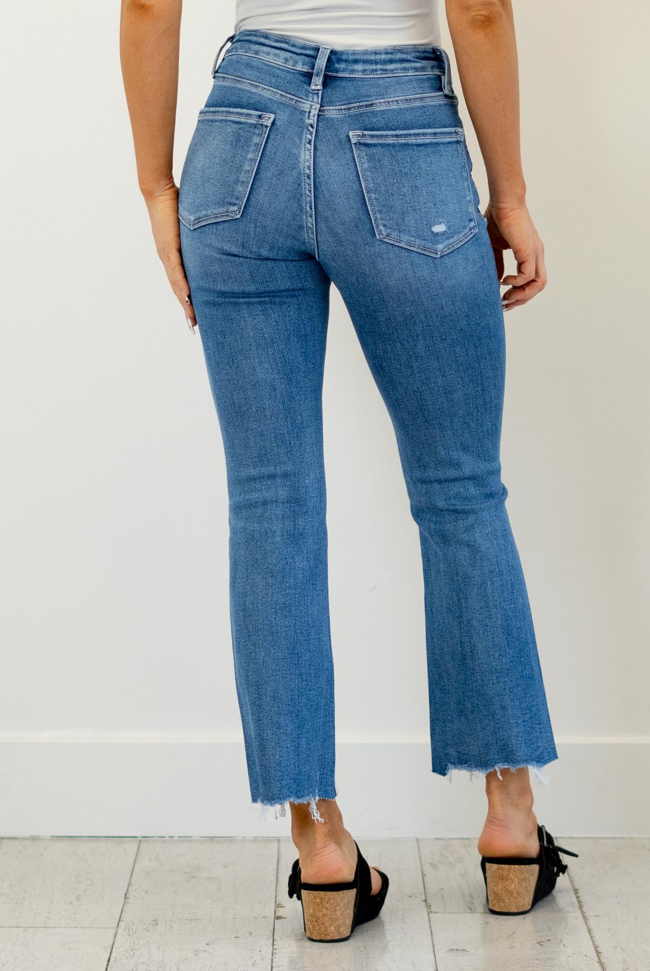 Lovervet by VERVET
A flattering high rise meets a modern kick flare in this easy, everyday style. The cropped length and uneven raw hem add just the right amount of edge, while the medium wash keeps it effortlessly wearable. Made with comfort stretch denim, these jeans move with you without losing their shape. An elevated staple you’ll reach for season after season.
Color Name: Perfectly
Color: Medium Blue
Cut: Cropped Falre, 27" Inseam*
Rise: High-Rise, 10" Front Rise*
Material: 93% COTTON, 5% P