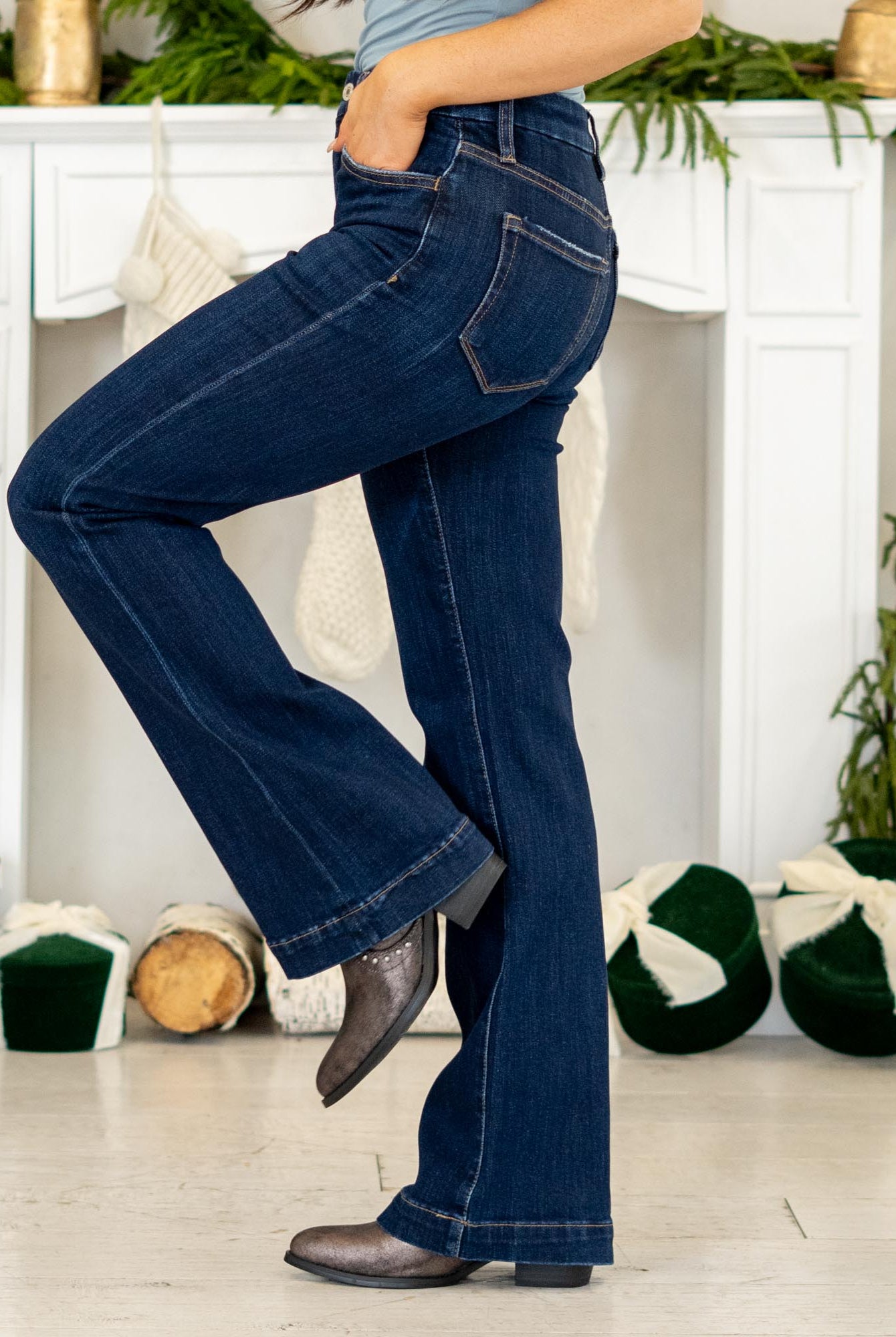 VERVET by Flying Monkey Jeans
Classic, refined, and effortlessly flattering — the Rededicate High Rise Dark Trouser Flare Jeans bring a vintage-inspired silhouette to your modern wardrobe. Made with comfort stretch denim, they feature a high rise waist, clean 5-pocket design, and a tailored trouser hem that elevates any outfit. The dark wash and full-length flare create a leg-lengthening look that’s perfect for dressier days or polished everyday style.
Color Name: Redeicate
Color: Dark Blue Wash
C