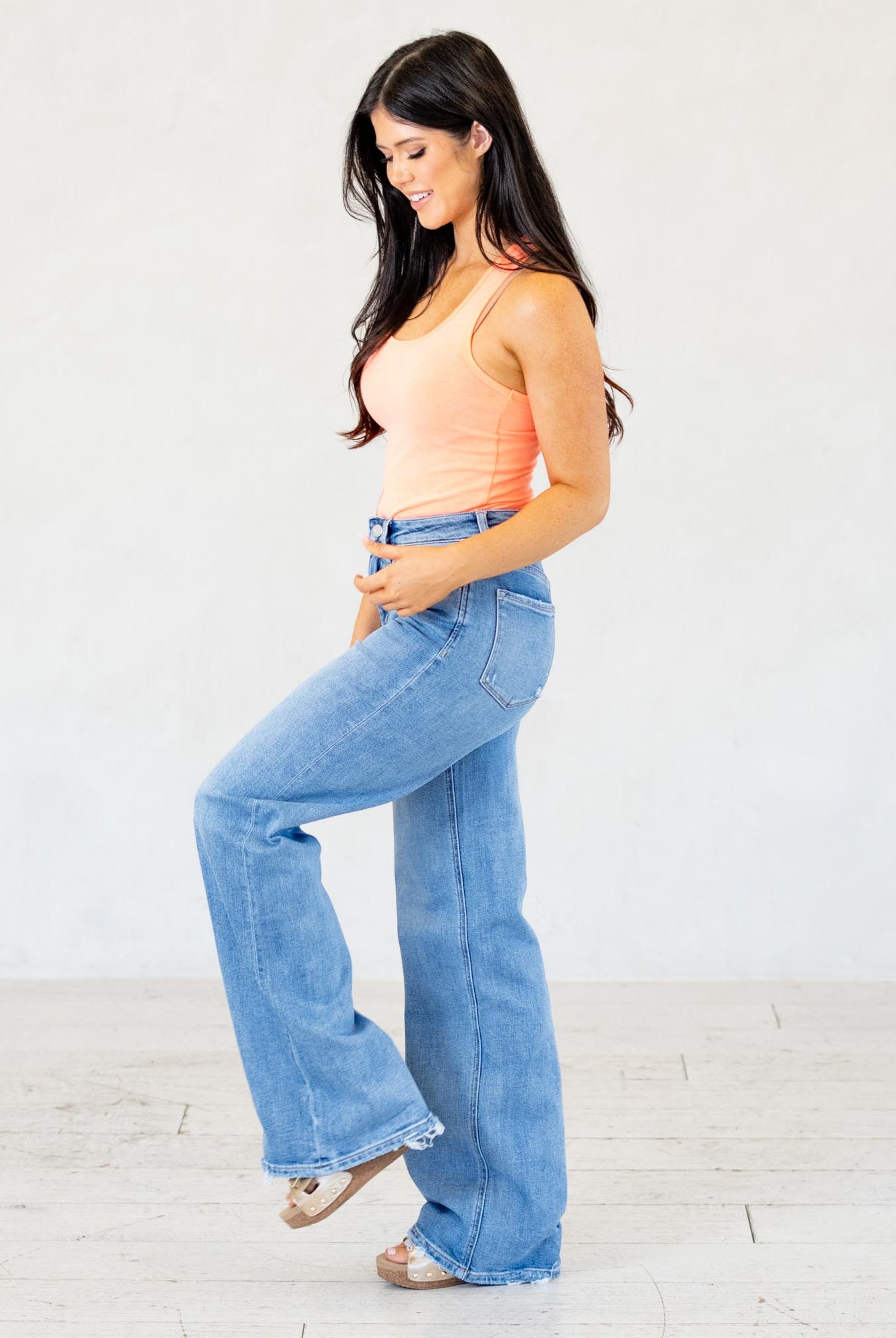 VERVET by Flying Monkey Jeans
Description
Color Name: Hearten
Color: Medium Blue
Cut: Wide Leg, 34" Inseam*
Rise: High-Rise, 10.5" Front Rise*
Leg Opening: 22"*
Material: 94.5% COTTON, 4.5% POLYESTER, 1% SPANDEX
Machine Wash Separately In Cold Water
Stitching: Classic
Fly: Zipper
Style #: V3651
*Measured on the smallest size, measurements may vary by size
Contact us for any additional measurements or sizing.