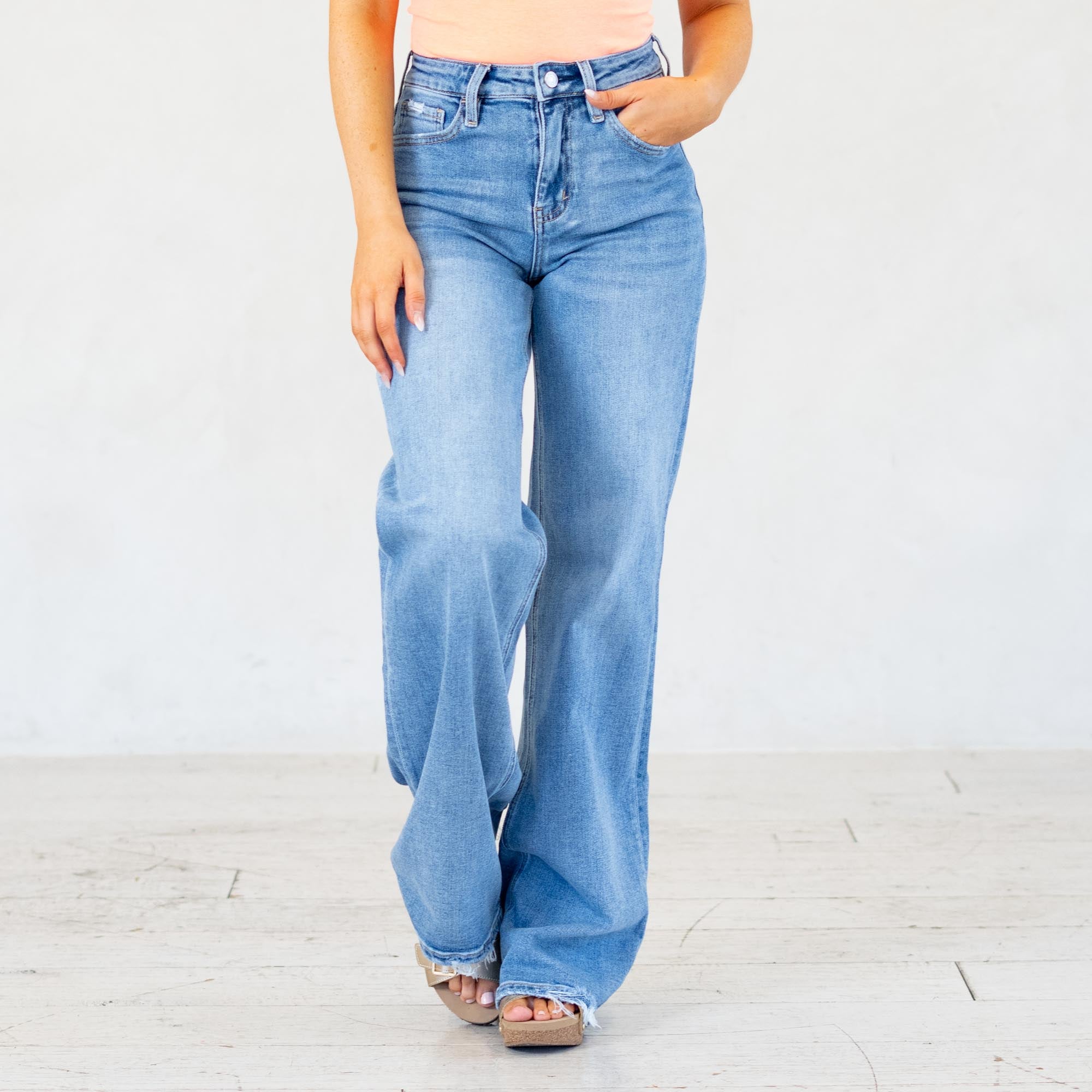 VERVET by Flying Monkey Jeans
Description
Color Name: Hearten
Color: Medium Blue
Cut: Wide Leg, 34" Inseam*
Rise: High-Rise, 10.5" Front Rise*
Leg Opening: 22"*
Material: 94.5% COTTON, 4.5% POLYESTER, 1% SPANDEX
Machine Wash Separately In Cold Water
Stitching: Classic
Fly: Zipper
Style #: V3651
*Measured on the smallest size, measurements may vary by size
Contact us for any additional measurements or sizing.