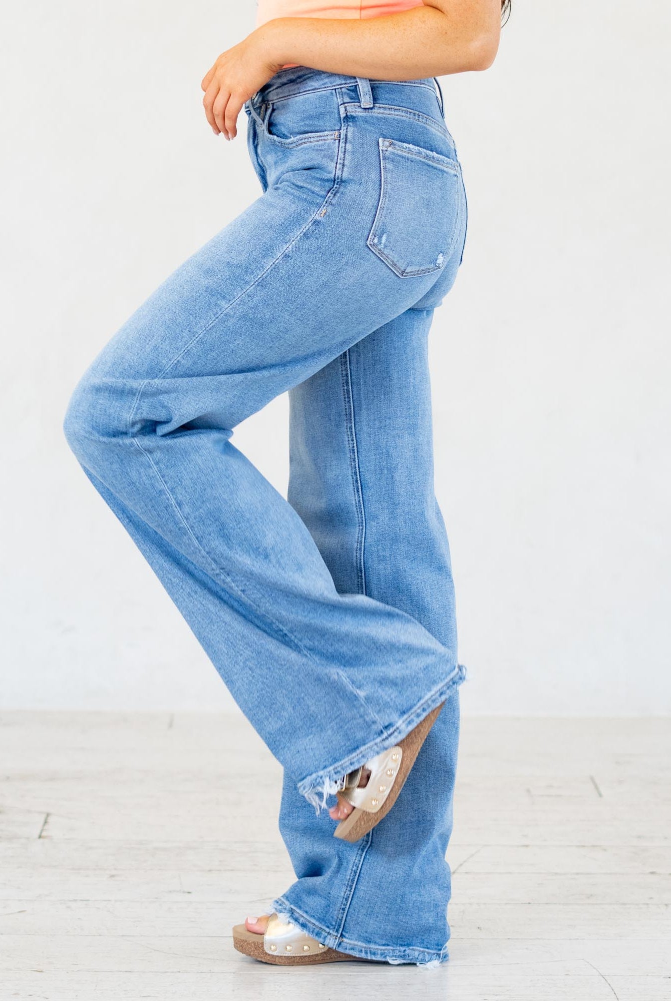 VERVET by Flying Monkey Jeans
Description
Color Name: Hearten
Color: Medium Blue
Cut: Wide Leg, 34" Inseam*
Rise: High-Rise, 10.5" Front Rise*
Leg Opening: 22"*
Material: 94.5% COTTON, 4.5% POLYESTER, 1% SPANDEX
Machine Wash Separately In Cold Water
Stitching: Classic
Fly: Zipper
Style #: V3651
*Measured on the smallest size, measurements may vary by size
Contact us for any additional measurements or sizing.