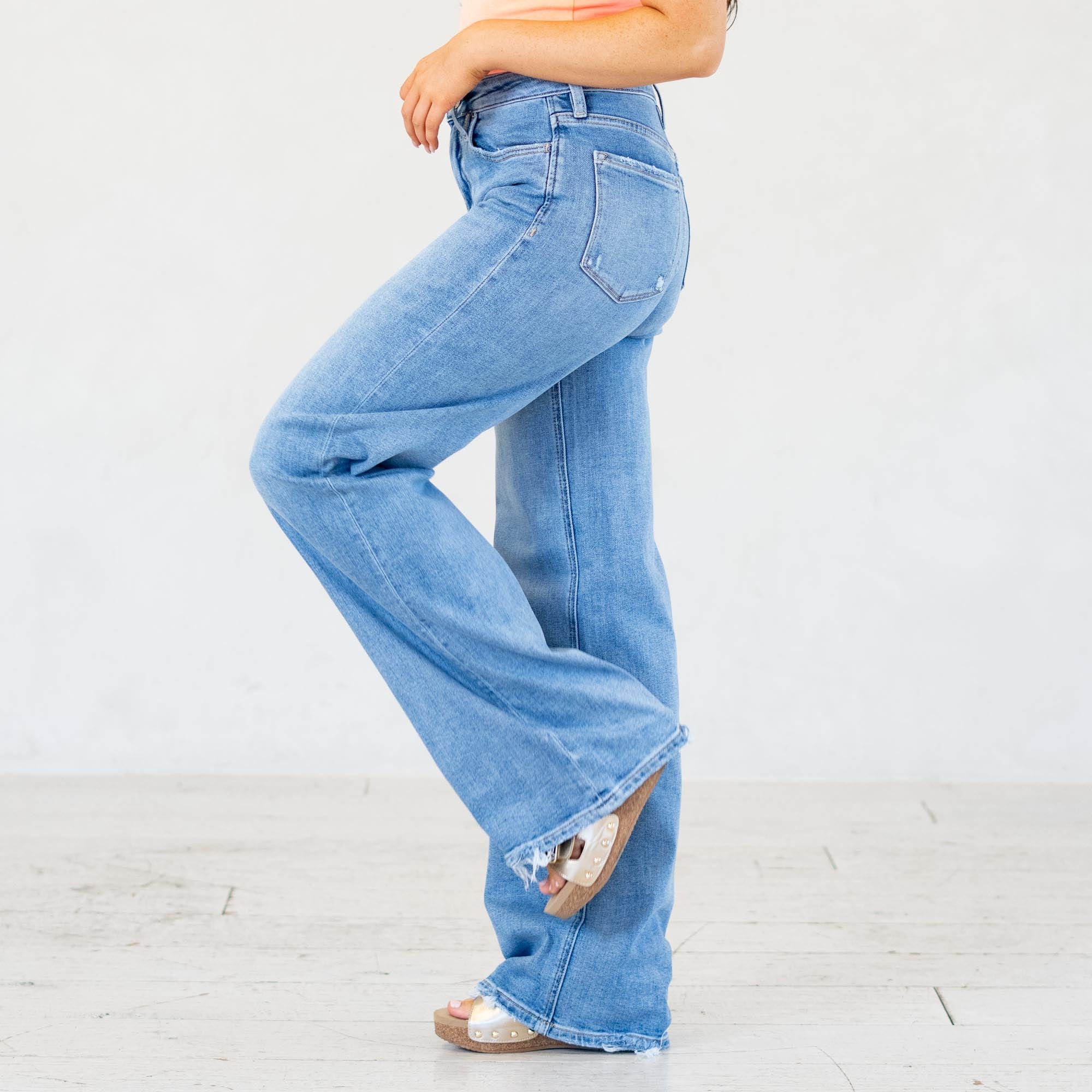 VERVET by Flying Monkey Jeans
Description
Color Name: Hearten
Color: Medium Blue
Cut: Wide Leg, 34" Inseam*
Rise: High-Rise, 10.5" Front Rise*
Leg Opening: 22"*
Material: 94.5% COTTON, 4.5% POLYESTER, 1% SPANDEX
Machine Wash Separately In Cold Water
Stitching: Classic
Fly: Zipper
Style #: V3651
*Measured on the smallest size, measurements may vary by size
Contact us for any additional measurements or sizing.