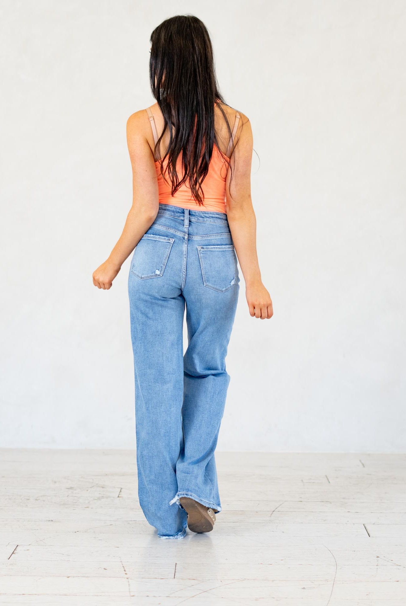 VERVET by Flying Monkey Jeans
Description
Color Name: Hearten
Color: Medium Blue
Cut: Wide Leg, 34" Inseam*
Rise: High-Rise, 10.5" Front Rise*
Leg Opening: 22"*
Material: 94.5% COTTON, 4.5% POLYESTER, 1% SPANDEX
Machine Wash Separately In Cold Water
Stitching: Classic
Fly: Zipper
Style #: V3651
*Measured on the smallest size, measurements may vary by size
Contact us for any additional measurements or sizing.