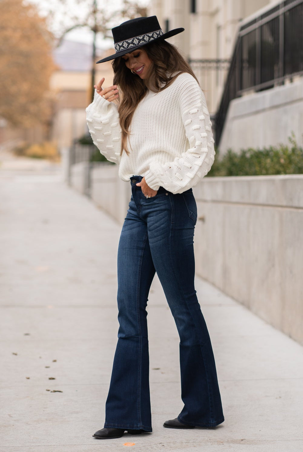 KanCan Jeans Collection: Core Style Color: Dark Wash Cut: Flare, 33.75" Inseam Rise: Mid-Rise, 9" Front Rise 54% 54% COTTON 34% Rayon 10% POLYESTER 2% SPANDEX Fly: Zipper Style #: KC6102D Contact us for any additional measurements or sizing. Taylor is 5'7" and wears a size 4 in jeans, small top and an 8.5 in shoes. She is wearing a size size 25/3 in these jeans.