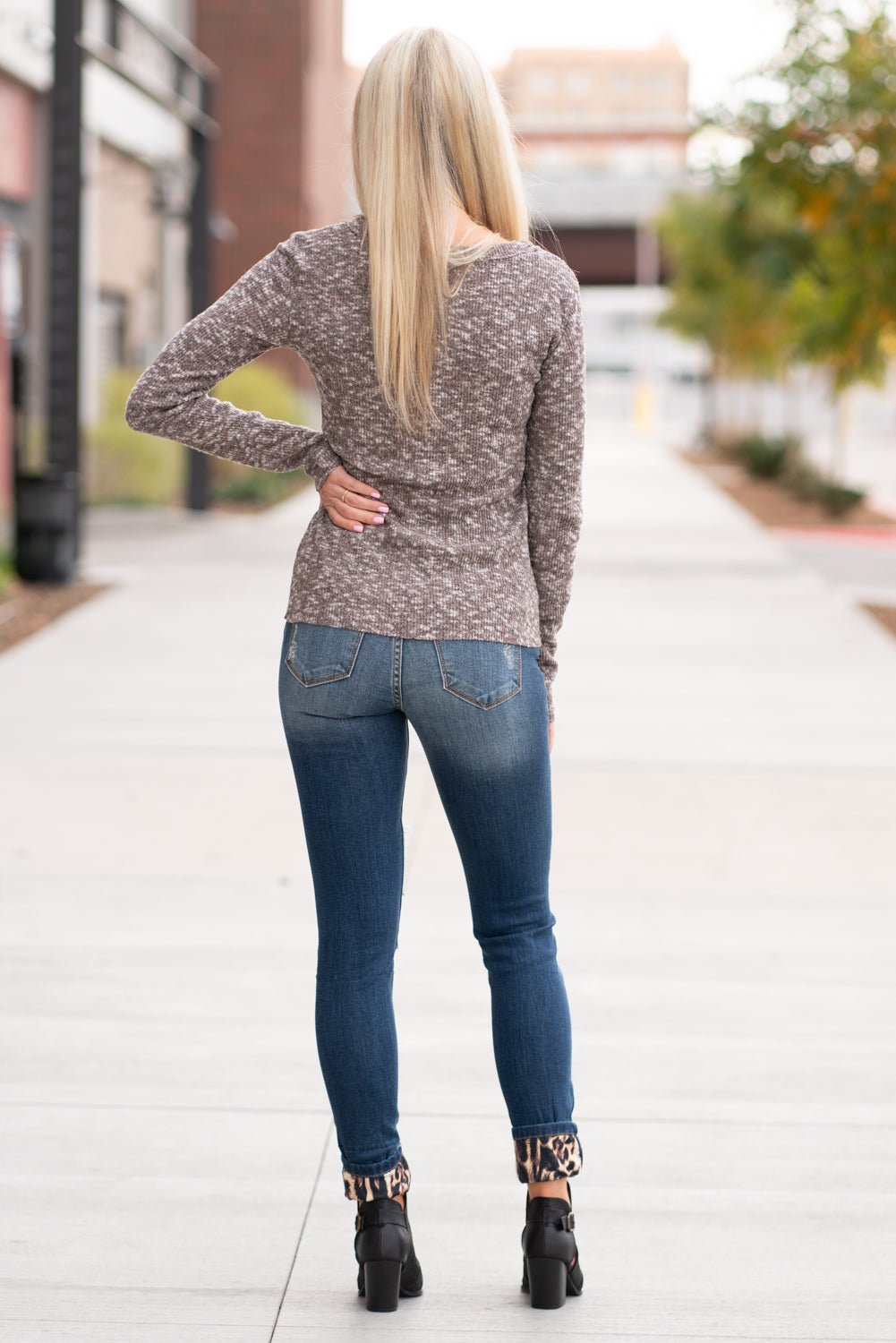 KanCan Jeans Collection: Core Style Style Name: Mason Leopard Patch Skinny Color: Medium Dark Wash Cut: Skinny, 29.5" Inseam Rise: Mid-Rise, 8.5" Front Rise 70% COTTON 19% POLYESTER 10% RAYON 1% LYCRA Fly: Zipper Style #: KC8191D Contact us for any additional measurements or sizing. Melissa is 5'5" and wears a 2 in jeans, small top and size 6 shoe. She is wearing a 24/1 in these jeans.