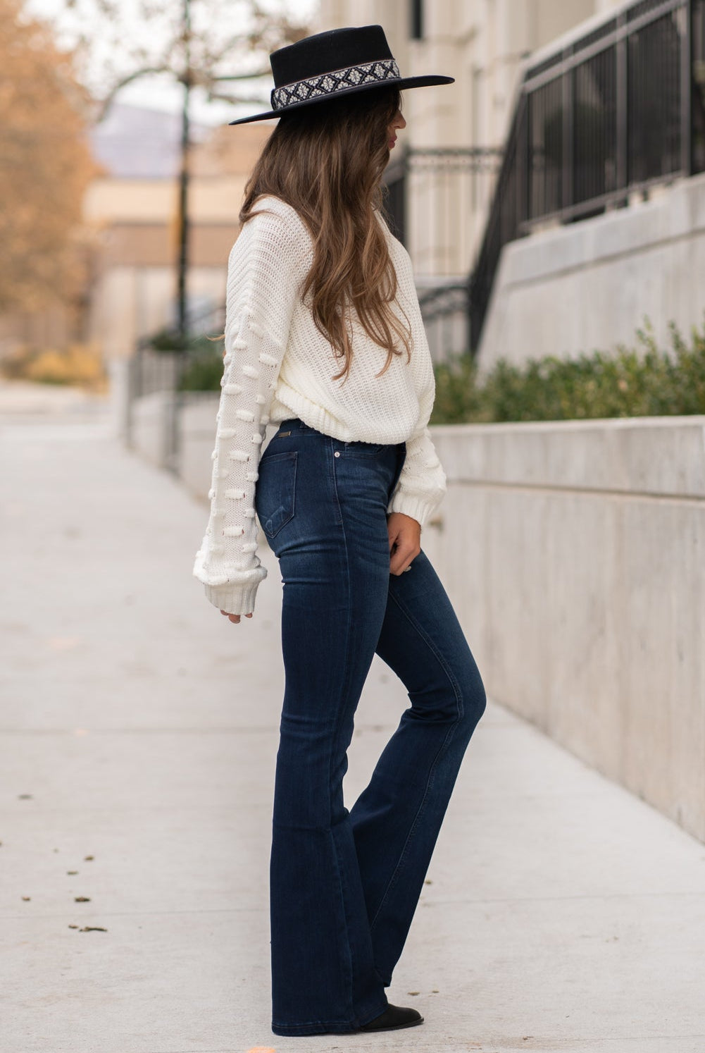 KanCan Jeans Collection: Core Style Color: Dark Wash Cut: Flare, 33.75" Inseam Rise: Mid-Rise, 9" Front Rise 54% 54% COTTON 34% Rayon 10% POLYESTER 2% SPANDEX Fly: Zipper Style #: KC6102D Contact us for any additional measurements or sizing. Taylor is 5'7" and wears a size 4 in jeans, small top and an 8.5 in shoes. She is wearing a size size 25/3 in these jeans.