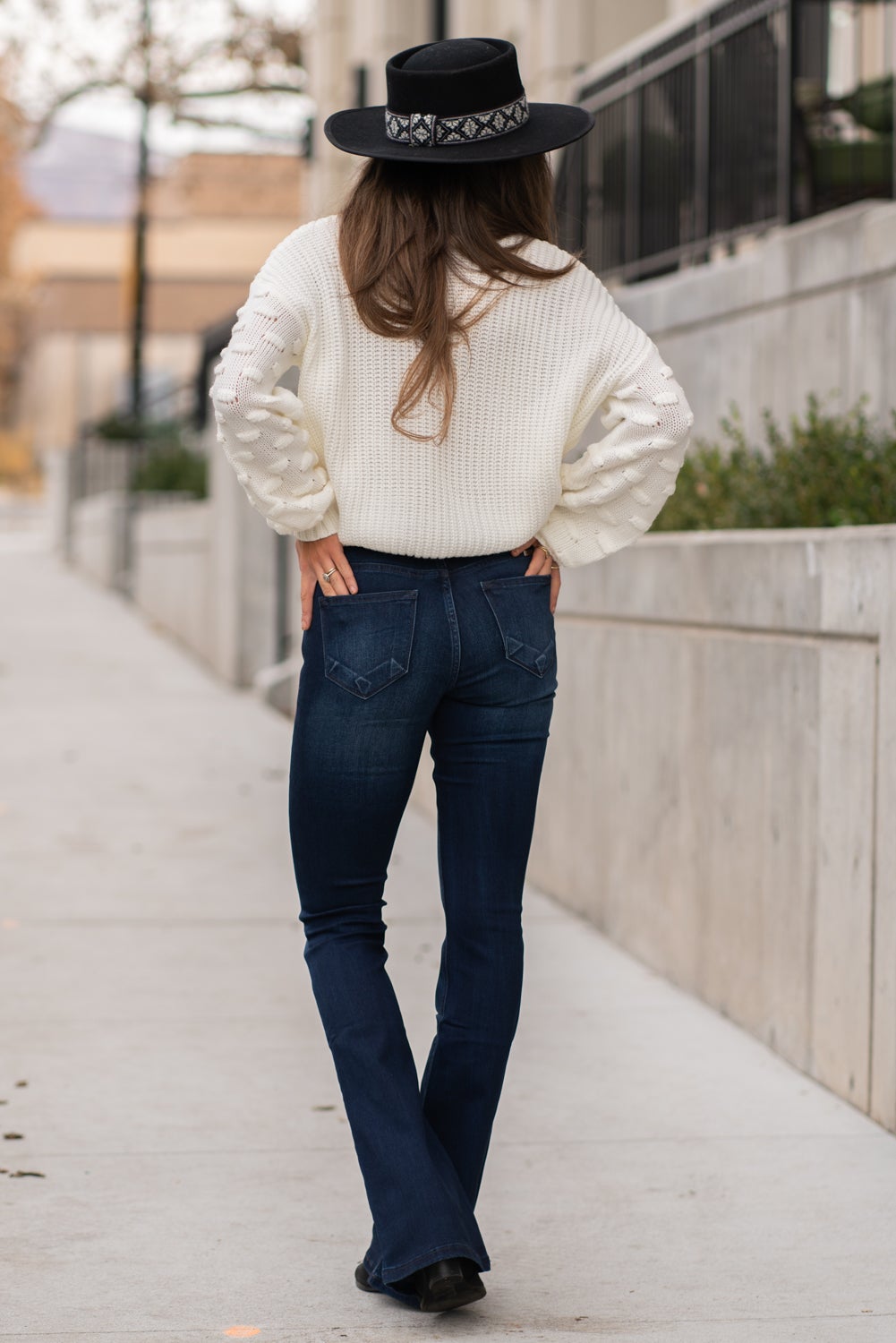 KanCan Jeans Collection: Core Style Color: Dark Wash Cut: Flare, 33.75" Inseam Rise: Mid-Rise, 9" Front Rise 54% 54% COTTON 34% Rayon 10% POLYESTER 2% SPANDEX Fly: Zipper Style #: KC6102D Contact us for any additional measurements or sizing. Taylor is 5'7" and wears a size 4 in jeans, small top and an 8.5 in shoes. She is wearing a size size 25/3 in these jeans.