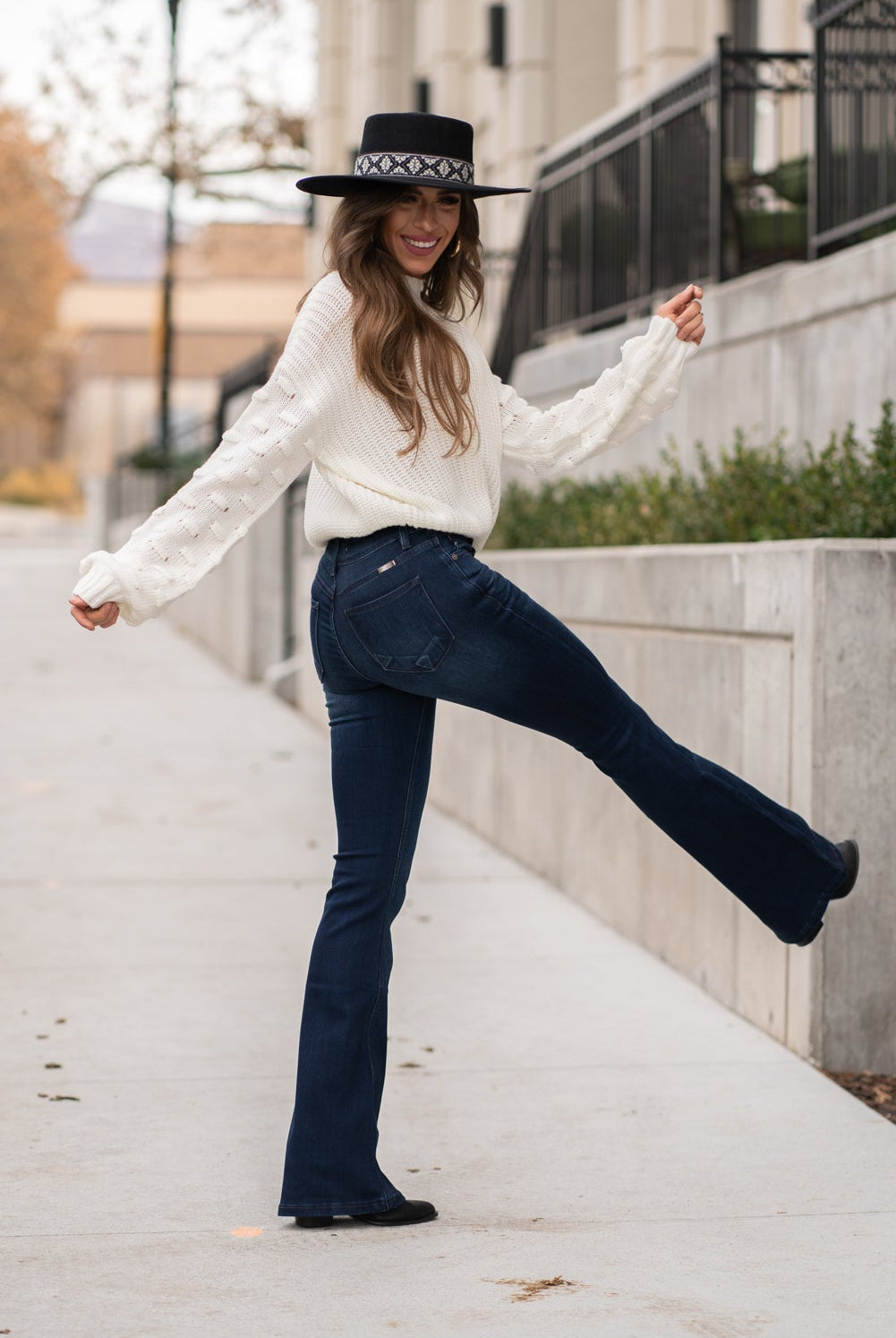 KanCan Jeans Collection: Core Style Color: Dark Wash Cut: Flare, 33.75" Inseam Rise: Mid-Rise, 9" Front Rise 54% 54% COTTON 34% Rayon 10% POLYESTER 2% SPANDEX Fly: Zipper Style #: KC6102D Contact us for any additional measurements or sizing. Taylor is 5'7" and wears a size 4 in jeans, small top and an 8.5 in shoes. She is wearing a size size 25/3 in these jeans.