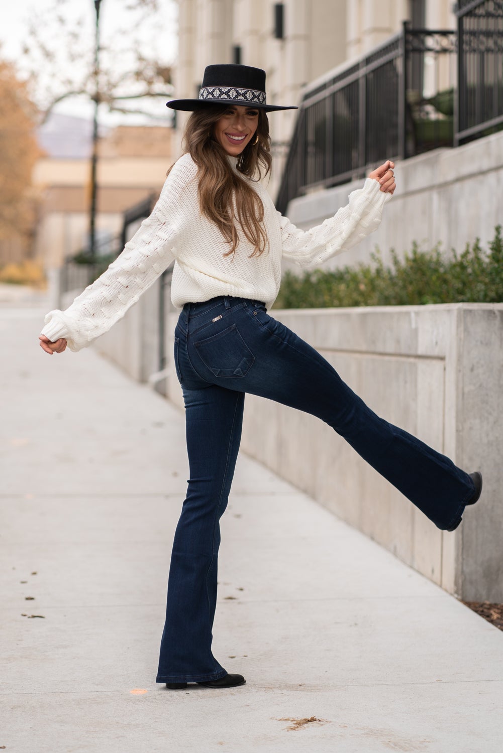 KanCan Jeans Collection: Core Style Color: Dark Wash Cut: Flare, 33.75" Inseam Rise: Mid-Rise, 9" Front Rise 54% 54% COTTON 34% Rayon 10% POLYESTER 2% SPANDEX Fly: Zipper Style #: KC6102D Contact us for any additional measurements or sizing. Taylor is 5'7" and wears a size 4 in jeans, small top and an 8.5 in shoes. She is wearing a size size 25/3 in these jeans.