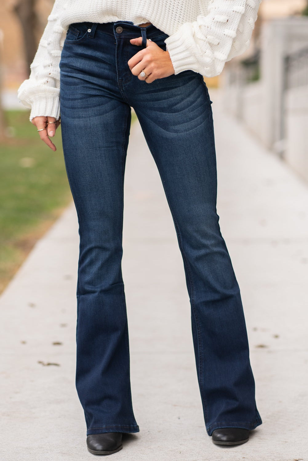 KanCan Jeans Collection: Core Style Color: Dark Wash Cut: Flare, 33.75" Inseam Rise: Mid-Rise, 9" Front Rise 54% 54% COTTON 34% Rayon 10% POLYESTER 2% SPANDEX Fly: Zipper Style #: KC6102D Contact us for any additional measurements or sizing. Taylor is 5'7" and wears a size 4 in jeans, small top and an 8.5 in shoes. She is wearing a size size 25/3 in these jeans.