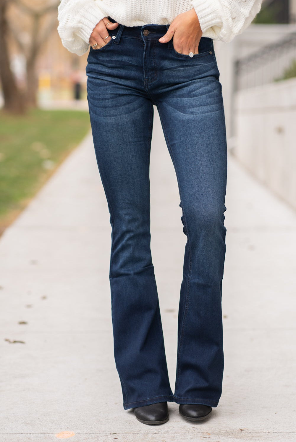 KanCan Jeans Collection: Core Style Color: Dark Wash Cut: Flare, 33.75" Inseam Rise: Mid-Rise, 9" Front Rise 54% 54% COTTON 34% Rayon 10% POLYESTER 2% SPANDEX Fly: Zipper Style #: KC6102D Contact us for any additional measurements or sizing. Taylor is 5'7" and wears a size 4 in jeans, small top and an 8.5 in shoes. She is wearing a size size 25/3 in these jeans.