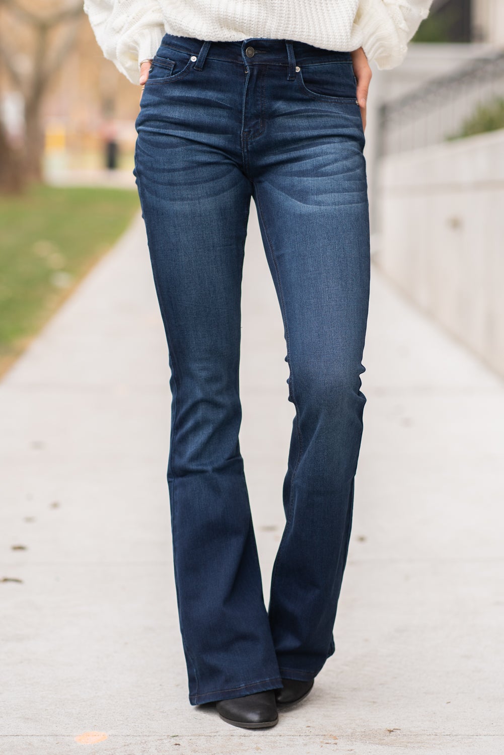 KanCan Jeans Collection: Core Style Color: Dark Wash Cut: Flare, 33.75" Inseam Rise: Mid-Rise, 9" Front Rise 54% 54% COTTON 34% Rayon 10% POLYESTER 2% SPANDEX Fly: Zipper Style #: KC6102D Contact us for any additional measurements or sizing. Taylor is 5'7" and wears a size 4 in jeans, small top and an 8.5 in shoes. She is wearing a size size 25/3 in these jeans.