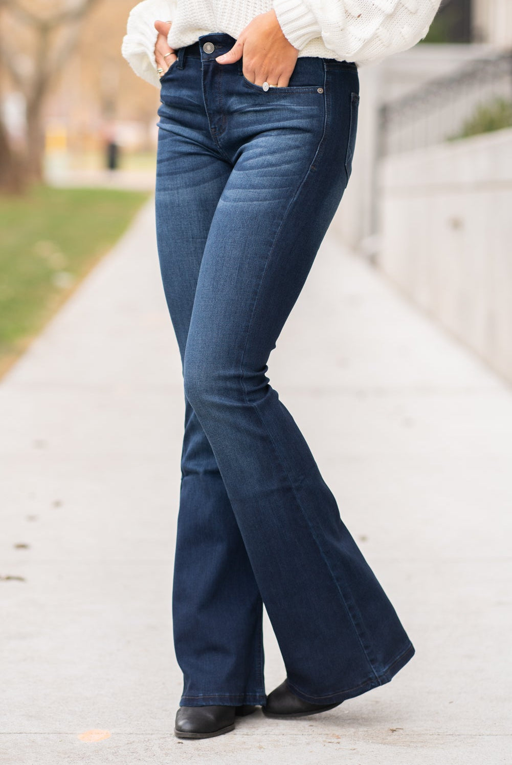 KanCan Jeans Collection: Core Style Color: Dark Wash Cut: Flare, 33.75" Inseam Rise: Mid-Rise, 9" Front Rise 54% 54% COTTON 34% Rayon 10% POLYESTER 2% SPANDEX Fly: Zipper Style #: KC6102D Contact us for any additional measurements or sizing. Taylor is 5'7" and wears a size 4 in jeans, small top and an 8.5 in shoes. She is wearing a size size 25/3 in these jeans.