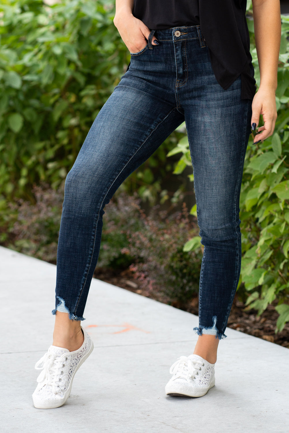 KanCan Jeans Collection: Core Style Color: Dark Wash, 91.9% Cotton 7% Polyester 1.1% Spandex Cut: Ankle Skinny, 27.5" Inseam Rise: High-Rise, 9.5" Front Rise Machine Wash Separately In Cold Water Stitching: Classic Fly: Zipper Style #: KC7274D Contact us for any additional measurements or sizing.