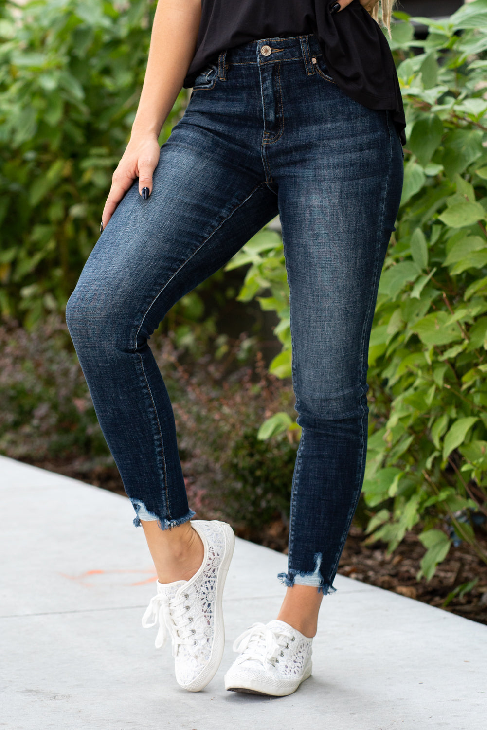 KanCan Jeans Collection: Core Style Color: Dark Wash, 91.9% Cotton 7% Polyester 1.1% Spandex Cut: Ankle Skinny, 27.5" Inseam Rise: High-Rise, 9.5" Front Rise Machine Wash Separately In Cold Water Stitching: Classic Fly: Zipper Style #: KC7274D Contact us for any additional measurements or sizing.