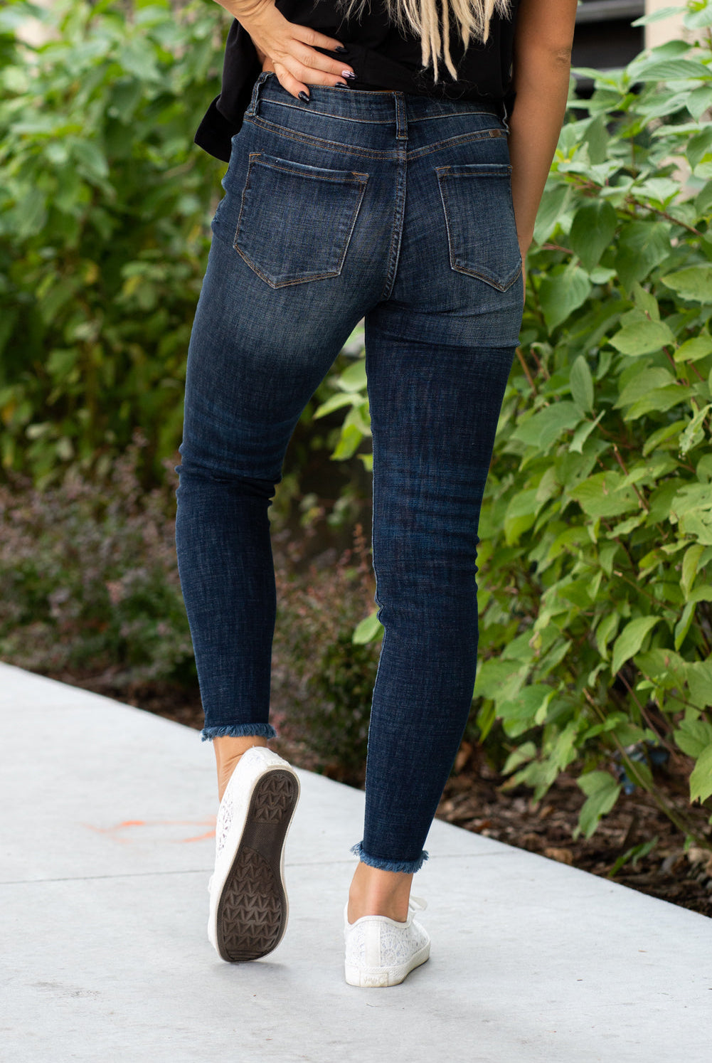 KanCan Jeans Collection: Core Style Color: Dark Wash, 91.9% Cotton 7% Polyester 1.1% Spandex Cut: Ankle Skinny, 27.5" Inseam Rise: High-Rise, 9.5" Front Rise Machine Wash Separately In Cold Water Stitching: Classic Fly: Zipper Style #: KC7274D Contact us for any additional measurements or sizing.