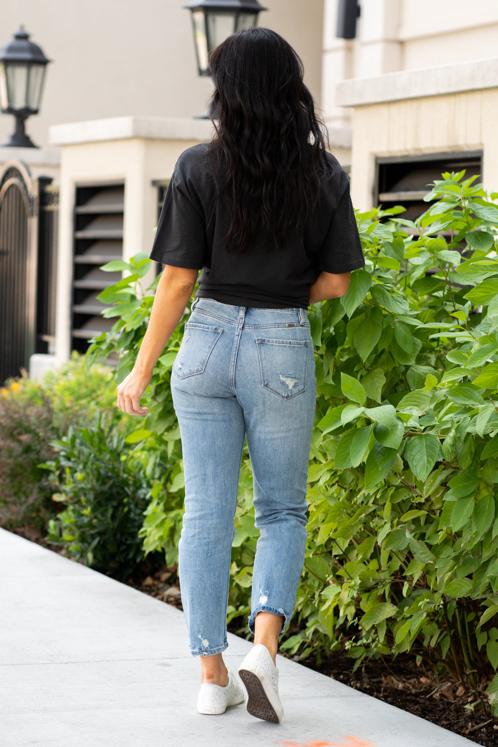 KanCan Jeans These high-rise slim straight jeans hit at exactly the right spot on your waist. With 100% cotton, these rigid jeans will mold your body as you wear them. KanCan Stretch Level: Rigid Cut: Cuffed Boyfriend, 27" Inseam Rise: High-Rise, 10.5" Front Rise 100% Cotton Stitching: Classic Fly: Zipper Style #: KC7865M Contact us for any additional measurements or sizing.