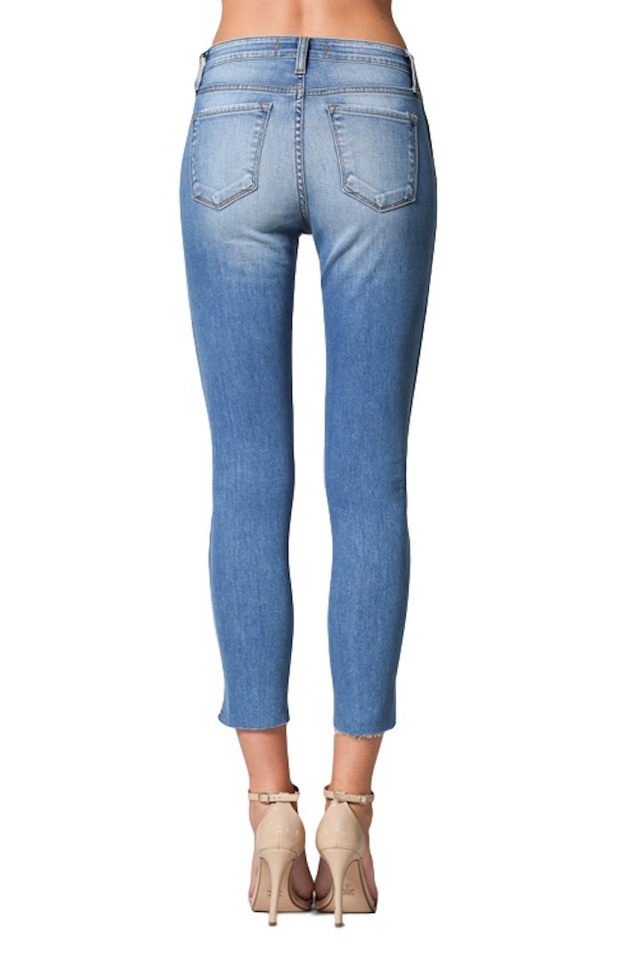 Flying Monkey Jeans Collection: January 2019 Style Name: High Dive Color: Light Wash Cut: Skinny Rise: High Rise Material: 76%COTTON, 22% TENCEL, 2% LYCRA Machine Wash Separately In Cold Water Stitching: Classic Fly: Zipper Style #: Y2744 Sizes Compared To Womens Size 24/00 25/0 26/2 27/4 28/6 29/8 30/10 Sizes Compared To Juniors Size 24/0 25/1 26/3 27/5 28/7 29/9 30/11 Contact us for any additional measurements or sizing.