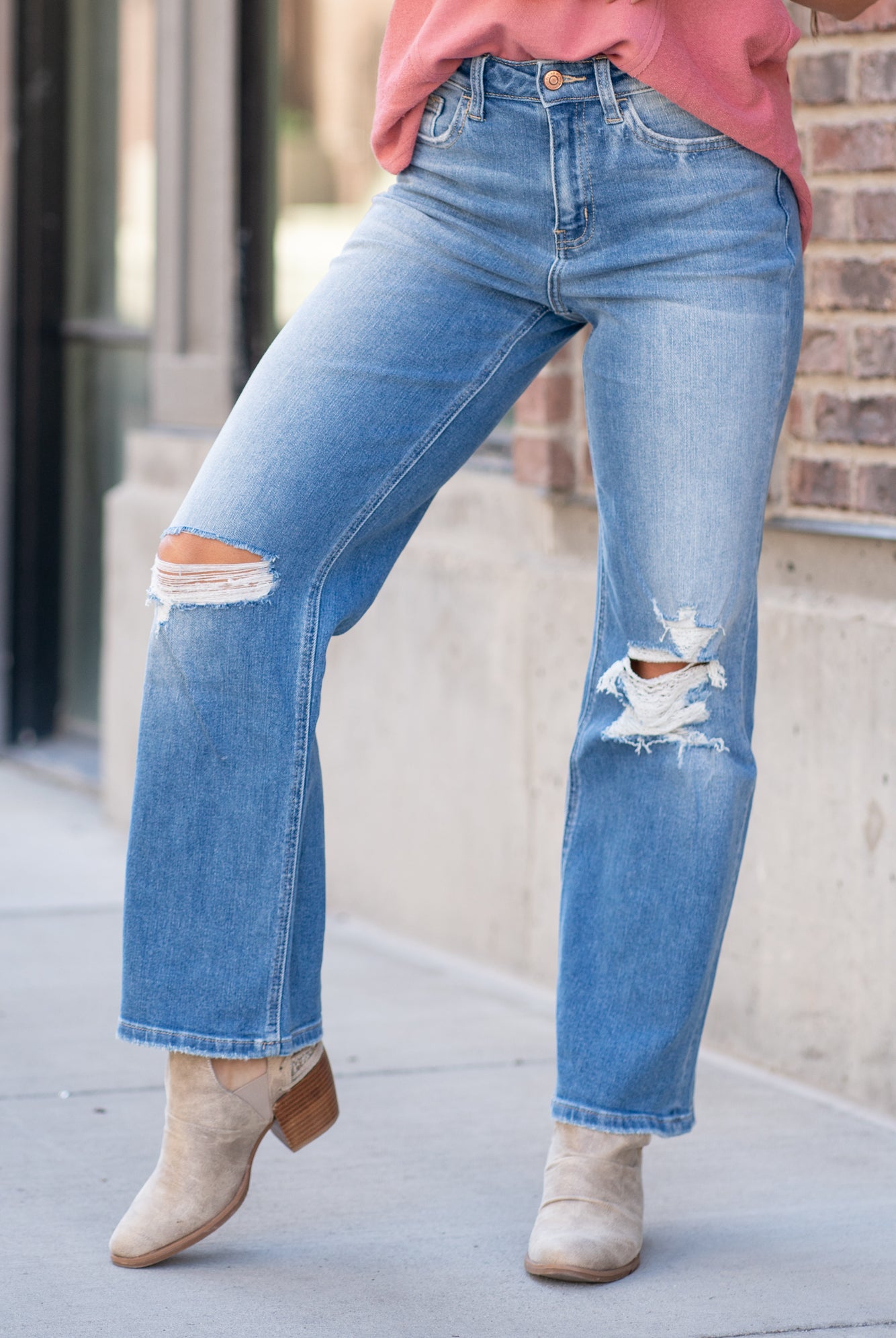 Flying Monkey Jeans These jeans feature a high waist with wide legs that are fitted throughout the hips. Color: Medium Blue Wash Cut: Wide Leg, 32* Rise: High Rise, 11.25" Front Rise* Material: 94.2% COTTON, 4.7% POLYESTER, 1.1% SPANDEX Machine Wash Separately In Cold Water Stitching: Classic Fly: Zipper Style #: F4755 Contact us for any additional measurements or sizing.
