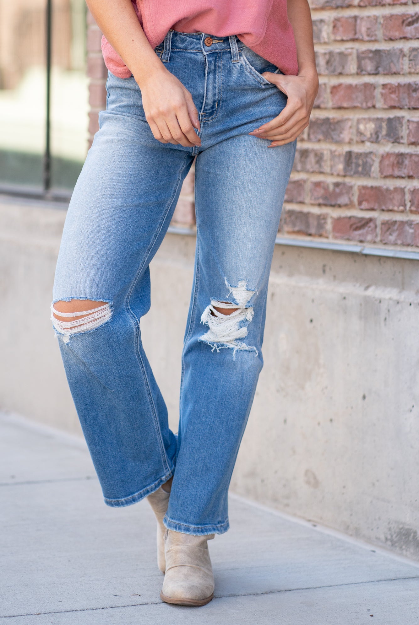 Flying Monkey Jeans These jeans feature a high waist with wide legs that are fitted throughout the hips. Color: Medium Blue Wash Cut: Wide Leg, 32* Rise: High Rise, 11.25" Front Rise* Material: 94.2% COTTON, 4.7% POLYESTER, 1.1% SPANDEX Machine Wash Separately In Cold Water Stitching: Classic Fly: Zipper Style #: F4755 Contact us for any additional measurements or sizing.