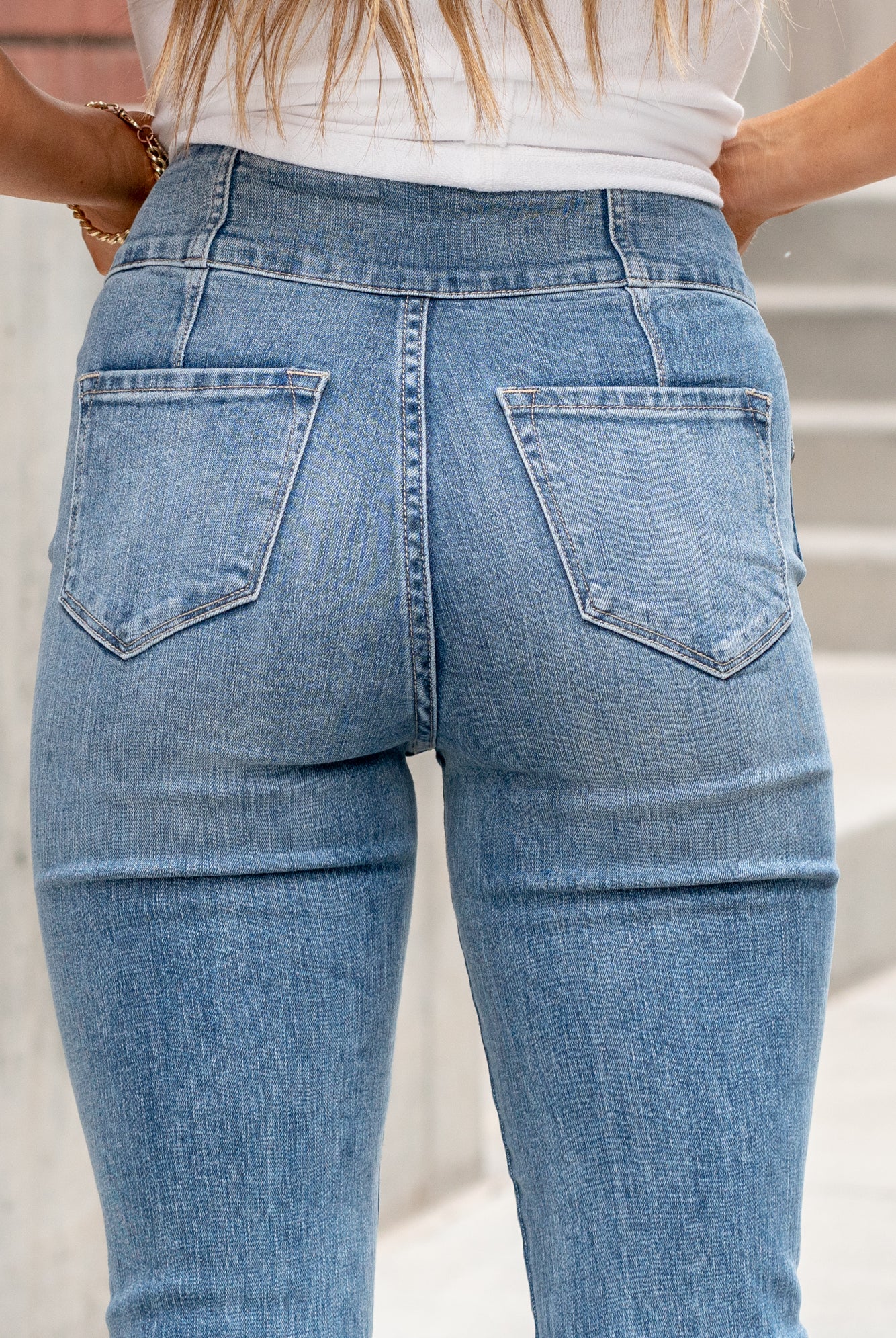 KanCan Jeans KanCan Stretch Level: Comfort Stretch Flare, 34" Inseam* High Rise, 11" Front Rise* Medium Blue Wash 971.9% COTTON/ALGODON 23.8% POLYESTER/POLIESTER 2.8% RAYON/RADIO 1.5% SPANDEX/ELASTANE Fly: Zipper Style #: KC5203M Contact us for any additional measurements or sizing.