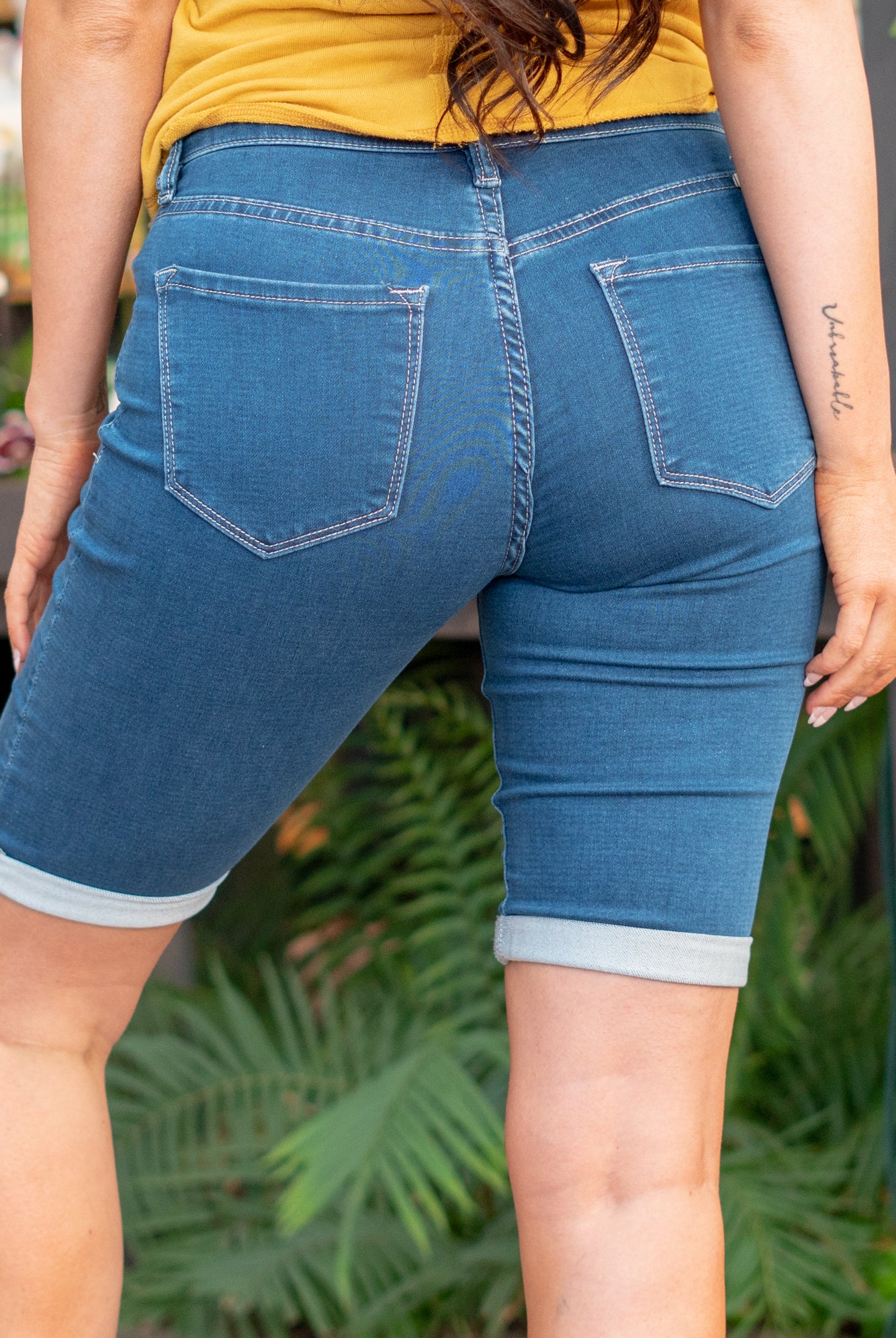 KanCan Jeans Color: Medium Blue Wash Cut: Bermudas, 11" Inseam* Rise: Mid-Rise, 9" Front Rise* 66% COTTON, 33% POLYESTER, 1% SPANDEX Stitching: Classic Fly: Zipper Fly Style #: KC20005M Contact us for any additional measurements or sizing. *Measured on the smallest size, measurements may vary by size. Jacquelyn wears a size 25 in jeans, a small in tops, and 6.5 in shoes. She is wearing a size 25 in these shorts.