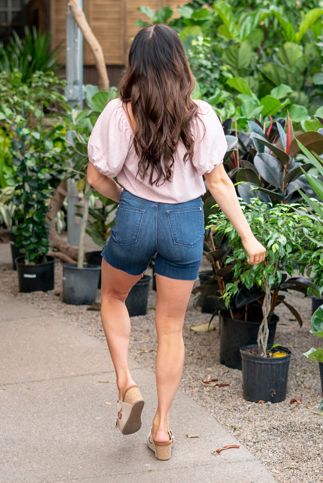 Judy Blue Jeans Color: Dark Blue Cut: Shorts, 5.5" Inseam* Rise: Mid Rise, 10" Front Rise* 66%Cotton / 21% Poly / 11% Rayon / 2% Spandex Stitching: Classic Fly: Zipper Fly Style #: JB15258 | 15258 Contact us for any additional measurements or sizing. *Measured on the smallest size, measurements may vary by size. Jacquelyn wears a size 25 in jeans, a small in tops, and 6.5 in shoes. She is wearing a size small in these shorts.