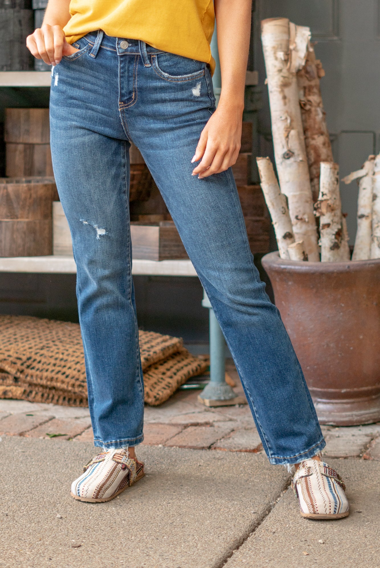 Flying Monkey Jeans Wash: Dark Blue Cut: Boot Cut, 29" Inseam* Rise: High Rise, 10" Front Rise* 93% COTTON 5% POLYESTER 2% SPANDEX Stitching: Classic Fly: Zipper Style #: F4096 Contact us for any additional measurements or sizing. *Measured on the smallest size, measurements may vary by size. Sarah wears a size 25 in jeans, a small in tops, and 8 in shoes. She is wearing size 25 in these jeans.