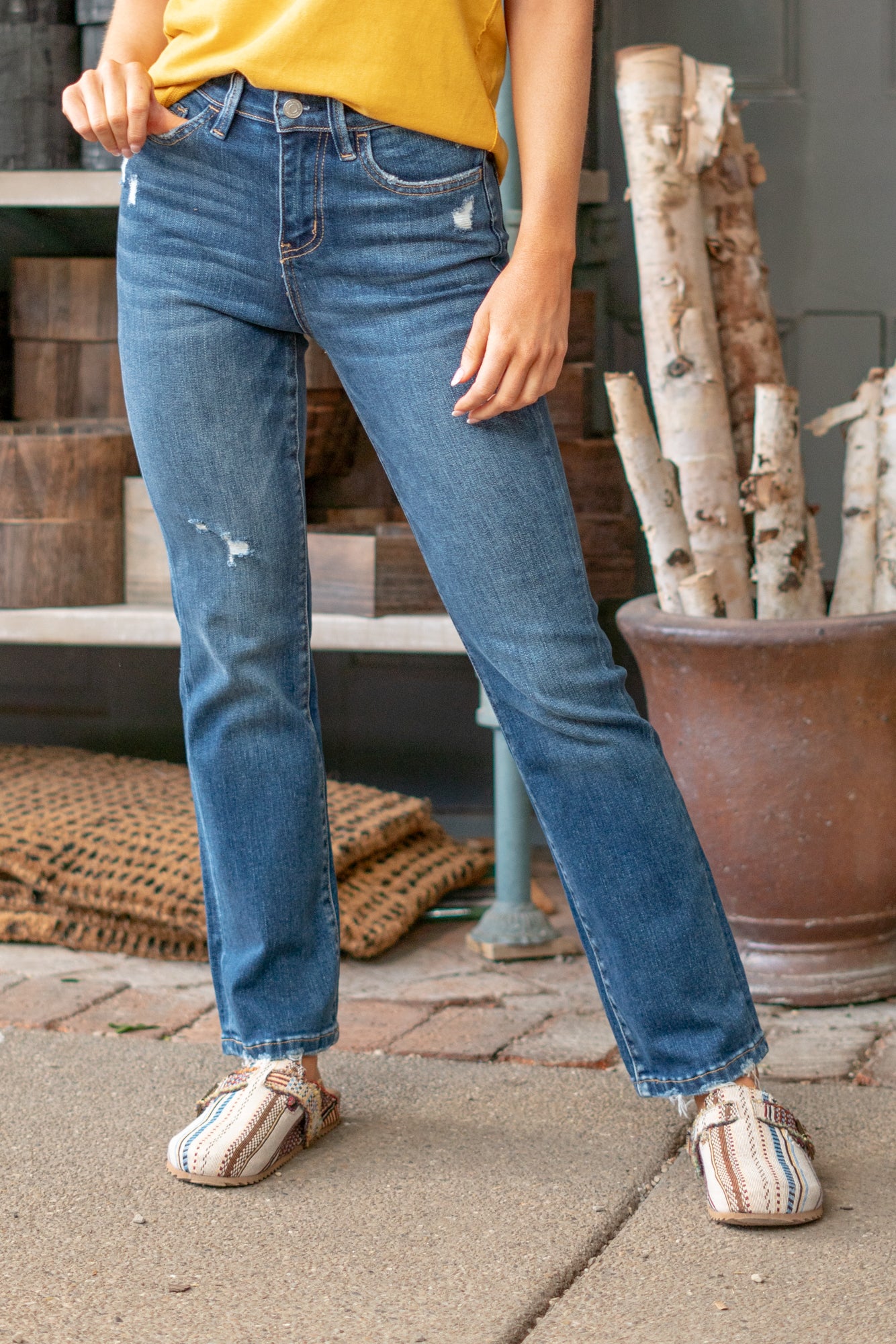 Flying Monkey Jeans Wash: Dark Blue Cut: Boot Cut, 29" Inseam* Rise: High Rise, 10" Front Rise* 93% COTTON 5% POLYESTER 2% SPANDEX Stitching: Classic Fly: Zipper Style #: F4096 Contact us for any additional measurements or sizing. *Measured on the smallest size, measurements may vary by size. Sarah wears a size 25 in jeans, a small in tops, and 8 in shoes. She is wearing size 25 in these jeans.