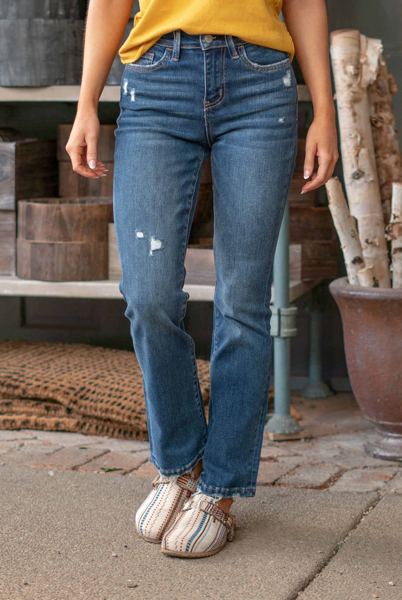 Flying Monkey Jeans Wash: Dark Blue Cut: Boot Cut, 29" Inseam* Rise: High Rise, 10" Front Rise* 93% COTTON 5% POLYESTER 2% SPANDEX Stitching: Classic Fly: Zipper Style #: F4096 Contact us for any additional measurements or sizing. *Measured on the smallest size, measurements may vary by size. Sarah wears a size 25 in jeans, a small in tops, and 8 in shoes. She is wearing size 25 in these jeans.