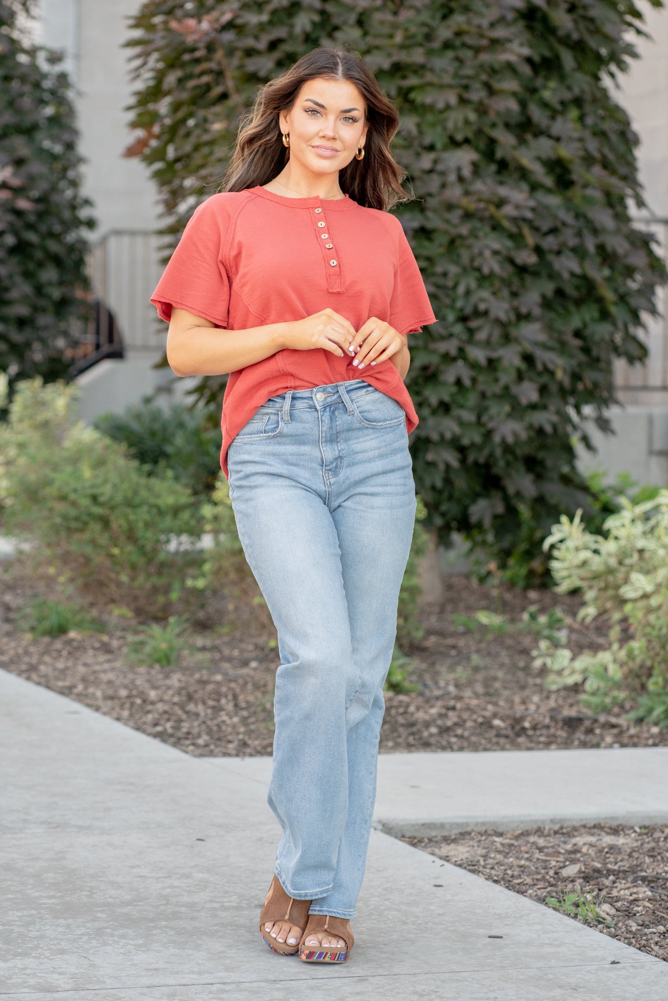 Vervet Flying Monkey Jeans These jeans feature a high waist with a wide leg and is fitted throughout the hips. In the Come to Pass dark blue wash these jeans feature a cut hem with washing and fading. Color: Medium Blue Wash Cut: Ankle Wide Leg, 32* Rise: High Rise, 11" Front Rise* Leg Opening: 20"* Material: Cotton Blend Machine Wash Separately In Cold Water Stitching: Classic Fly: Zipper Style #: V3132