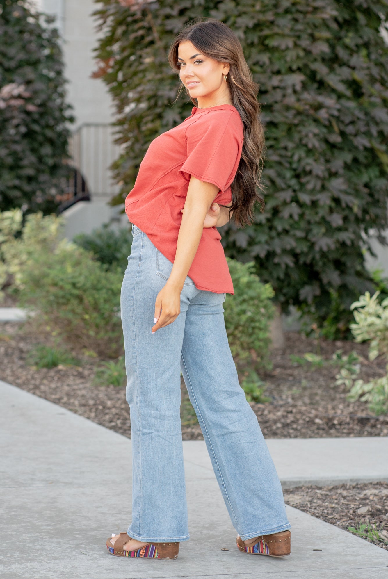 Vervet Flying Monkey Jeans These jeans feature a high waist with a wide leg and is fitted throughout the hips. In the Come to Pass dark blue wash these jeans feature a cut hem with washing and fading. Color: Medium Blue Wash Cut: Ankle Wide Leg, 32* Rise: High Rise, 11" Front Rise* Leg Opening: 20"* Material: Cotton Blend Machine Wash Separately In Cold Water Stitching: Classic Fly: Zipper Style #: V3132