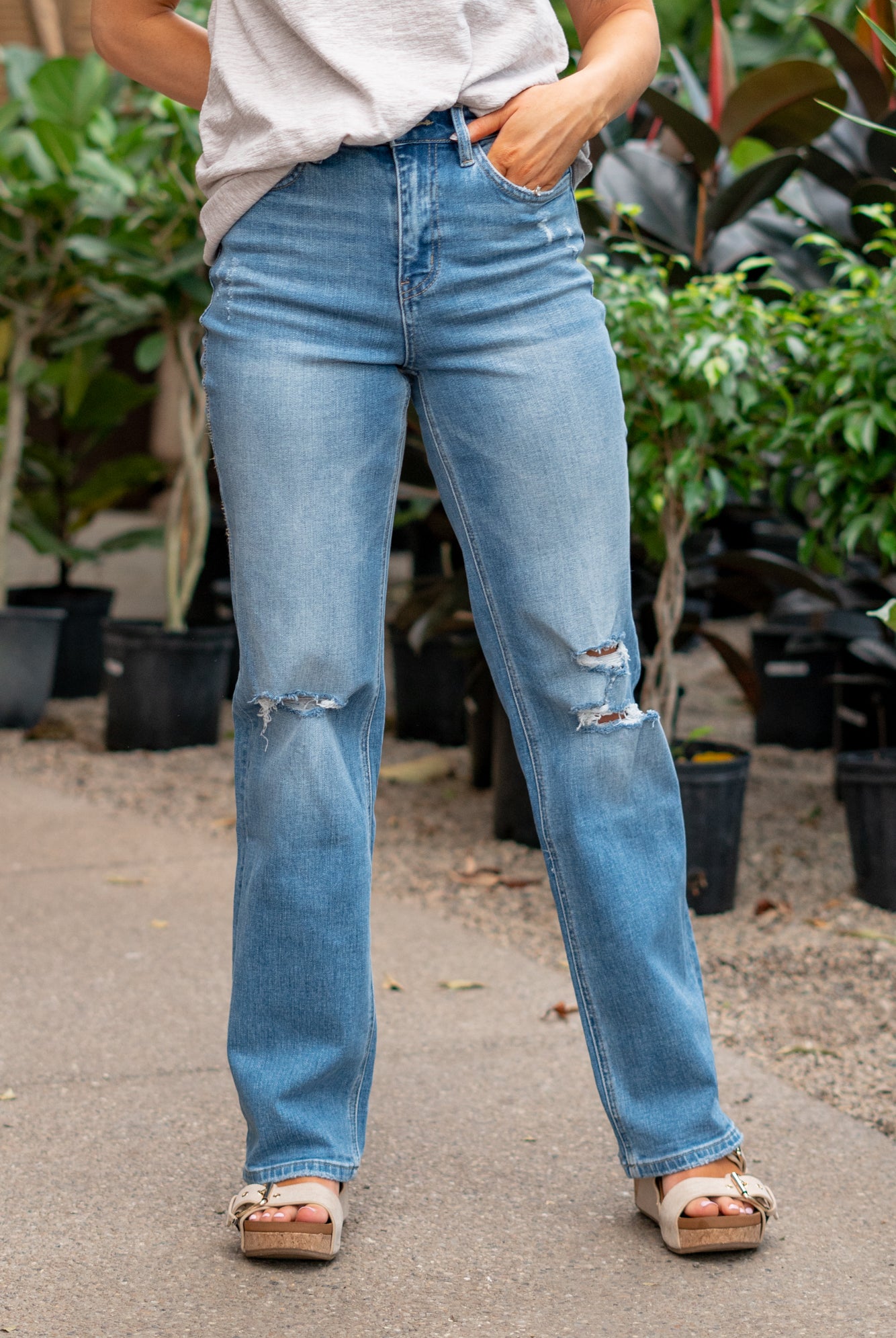 Flying Monkey Jeans Wash: Medium Blue Name: Young Folks Cut: Flare, 32" Inseam* Rise: High Rise, 11.75" Front Rise* 97% COTTON 2% POLYESTER 1% SPANDEX Stitching: Classic Fly: Zipper Style #: F4508 Contact us for any additional measurements or sizing. *Measured on the smallest size, measurements may vary by size. Jacquelyn wears a size 25 in jeans, a small in tops, and 6.5 in shoes. She is wearing a size 25 in these jeans.