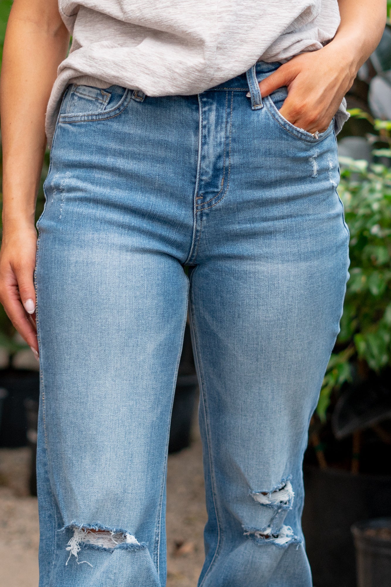 Flying Monkey Jeans Wash: Medium Blue Name: Young Folks Cut: Flare, 32" Inseam* Rise: High Rise, 11.75" Front Rise* 97% COTTON 2% POLYESTER 1% SPANDEX Stitching: Classic Fly: Zipper Style #: F4508 Contact us for any additional measurements or sizing. *Measured on the smallest size, measurements may vary by size. Jacquelyn wears a size 25 in jeans, a small in tops, and 6.5 in shoes. She is wearing a size 25 in these jeans.