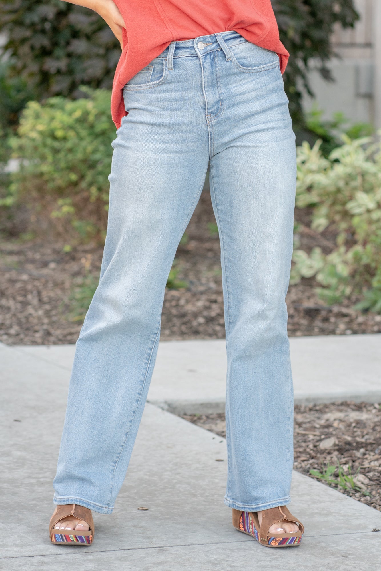 Vervet Flying Monkey Jeans These jeans feature a high waist with a wide leg and is fitted throughout the hips. In the Come to Pass dark blue wash these jeans feature a cut hem with washing and fading. Color: Medium Blue Wash Cut: Ankle Wide Leg, 32* Rise: High Rise, 11" Front Rise* Leg Opening: 20"* Material: Cotton Blend Machine Wash Separately In Cold Water Stitching: Classic Fly: Zipper Style #: V3132