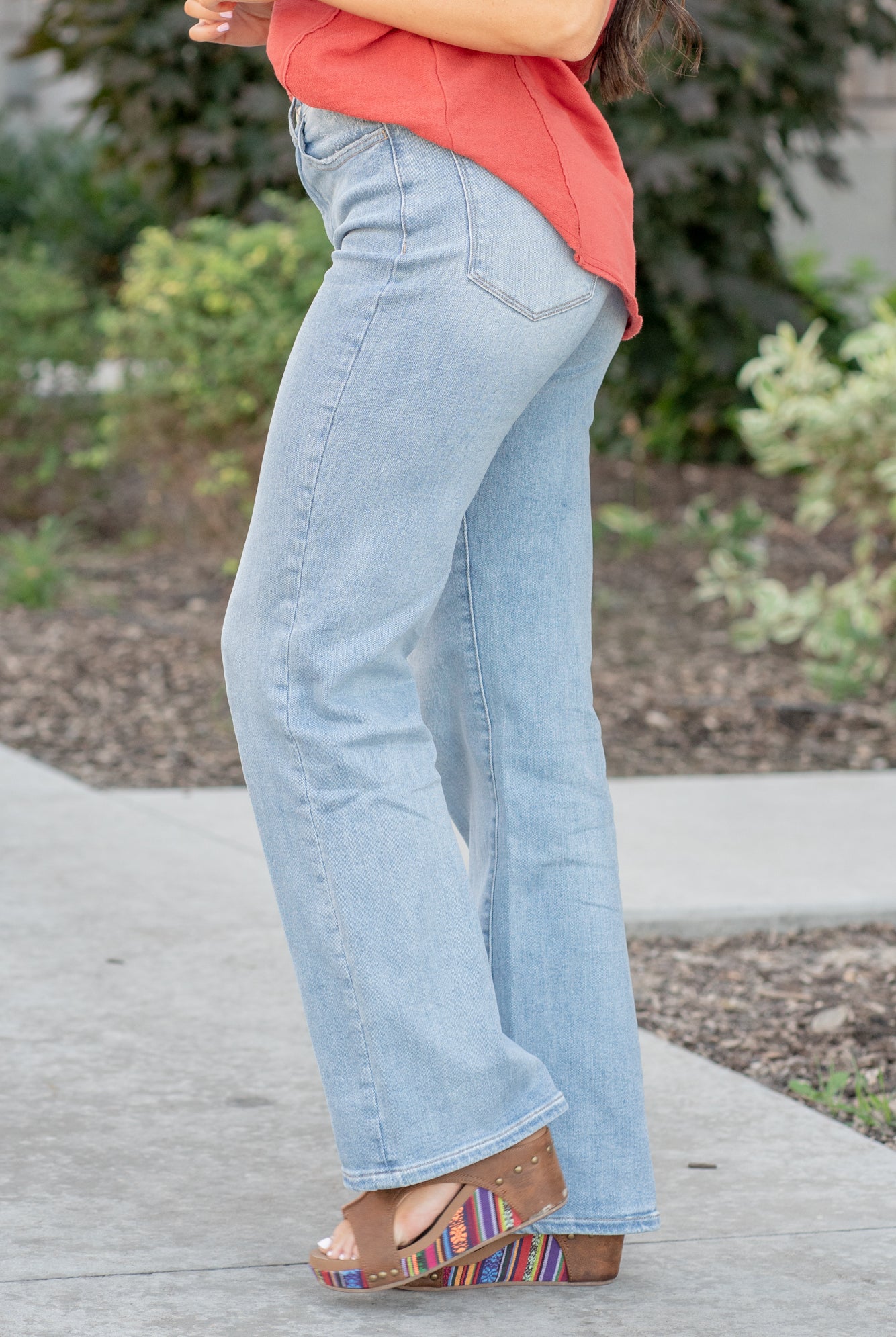 Vervet Flying Monkey Jeans These jeans feature a high waist with a wide leg and is fitted throughout the hips. In the Come to Pass dark blue wash these jeans feature a cut hem with washing and fading. Color: Medium Blue Wash Cut: Ankle Wide Leg, 32* Rise: High Rise, 11" Front Rise* Leg Opening: 20"* Material: Cotton Blend Machine Wash Separately In Cold Water Stitching: Classic Fly: Zipper Style #: V3132