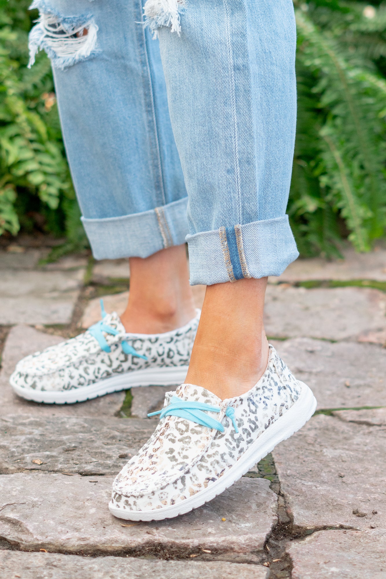 Boat Shoes | Gyspy Jazz by Very G These boat shoes from Gyspy Jazz are comfortable and bold. Style Name: Jazzy Canvas Color: White Cut: Boat Rubber Sole Style #: GJSP0293-White Contact us for any additional measurements or sizing.