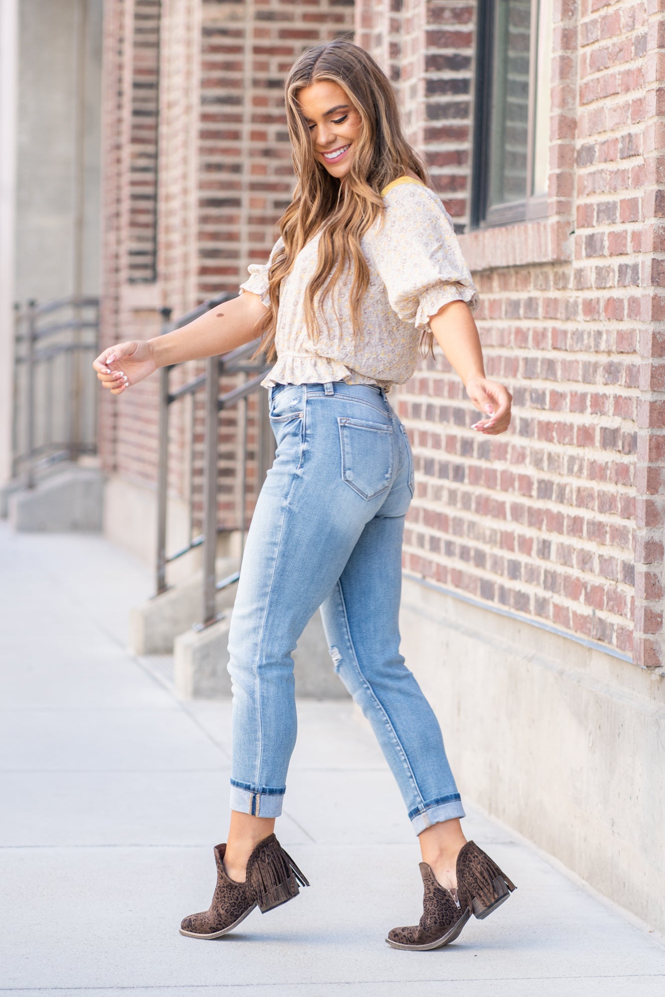 KanCan Jeans These mom jeans will become your go-to! Pair these girlfriend mom fit with booties and a tee for an easy fall look. Color: Medium Blue Wash Cut: Straight Fit, 26" Inseam Cuffed* Rise: High-Rise, 11" Front Rise* 94% COTTON , 5% POLYESTER , 1% SPANDEX Fly: Zipper Style #: KC9232M Contact us for any additional measurements or sizing.