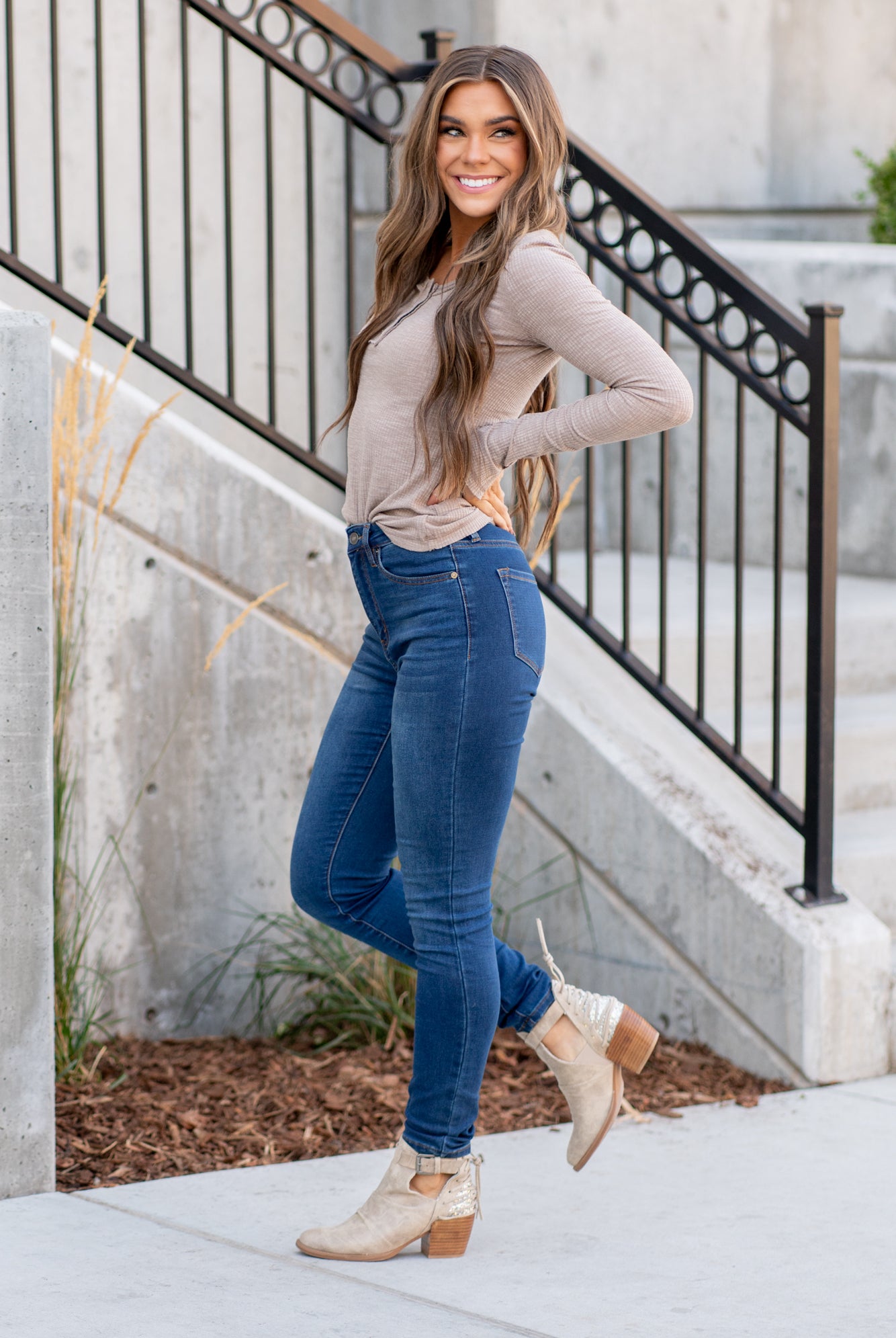 KanCan Jeans Collection: Core Style Color: Dark Blue Wash Cut: Skinny, 30" Inseam* Rise: High Rise, 10.5" Front Rise* COTTON 66%, POLYESTER 33%, SPANDEX 1% Stitching: Classic Fly: Zipper Style #: KC11253D Contact us for any additional measurements or sizing. *Measured on the smallest size, measurements may vary by size.