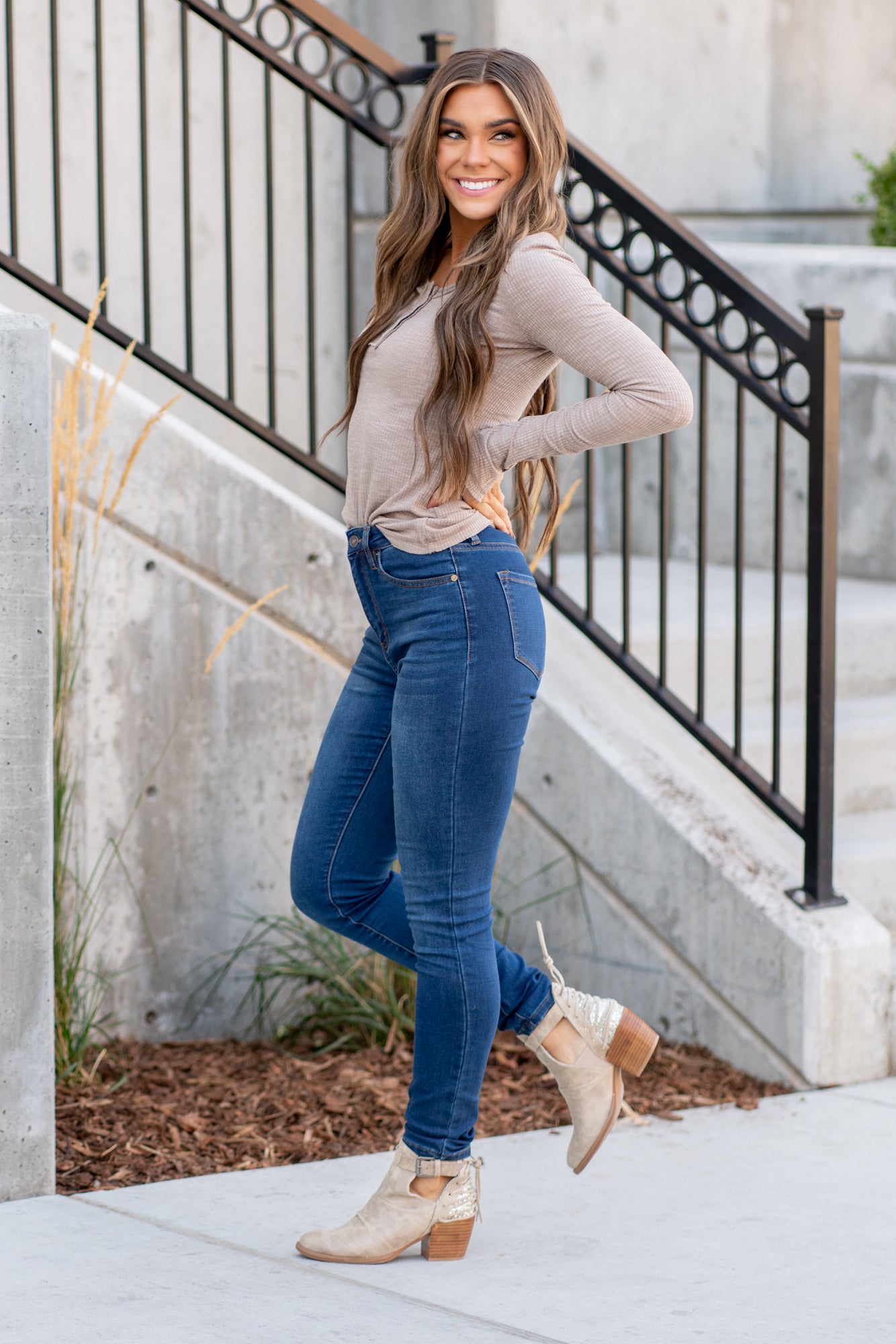 KanCan Jeans Collection: Core Style Color: Dark Blue Wash Cut: Skinny, 30" Inseam* Rise: High Rise, 10.5" Front Rise* COTTON 66%, POLYESTER 33%, SPANDEX 1% Stitching: Classic Fly: Zipper Style #: KC11253D Contact us for any additional measurements or sizing. *Measured on the smallest size, measurements may vary by size.