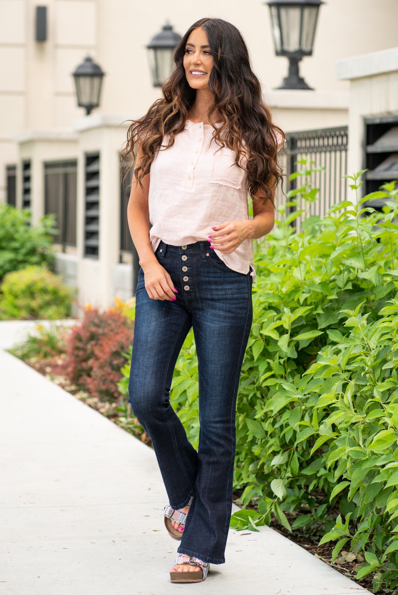 KanCan Jeans KanCan Stretch Level: Comfort Stretchy Color: Dark Blue Cut: Boot Cut, 31" Inseam* Rise: High-Rise, 9.5" Front Rise* 94.3% COTTON , 4.9% T400 , 0.8% SPANDEX Stitching: Classic Fly: Exposed Button Fly Style #: KC7348D Contact us for any additional measurements or sizing. *Measured on the smallest size, measurements may vary by size.